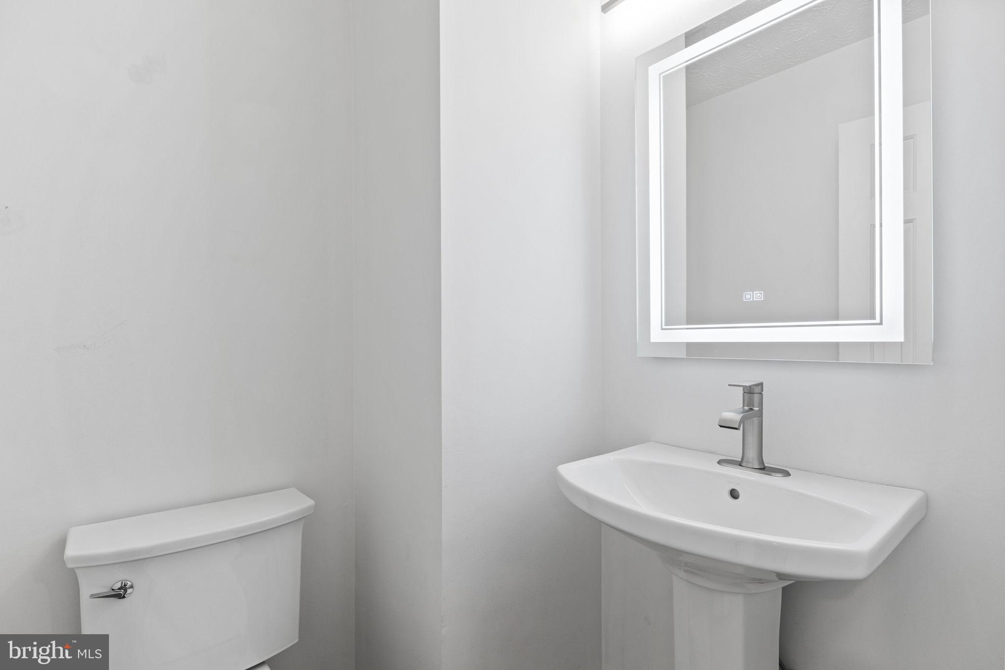 LAKEWOOD ESTATES - Residential Lease