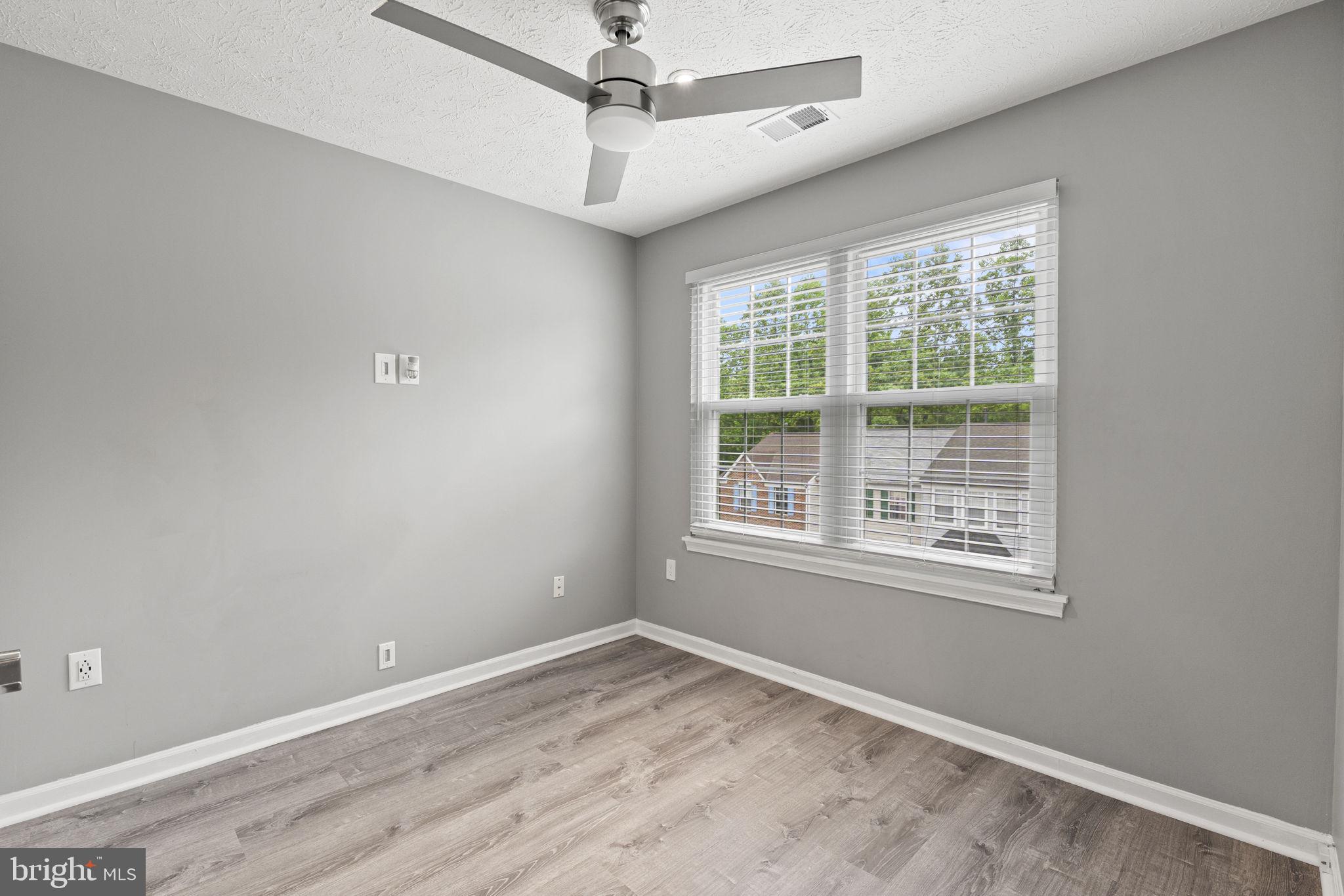 LAKEWOOD ESTATES - Residential Lease