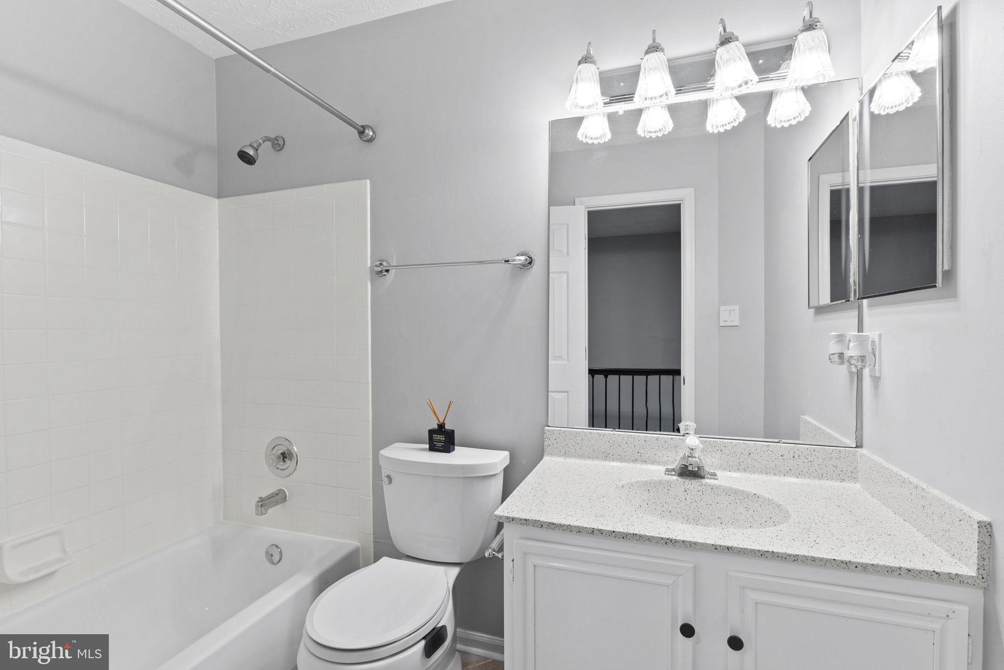 LAKEWOOD ESTATES - Residential Lease