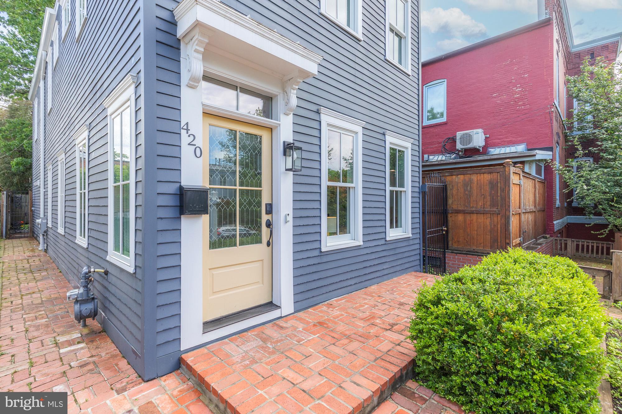 420 4TH STREET SE