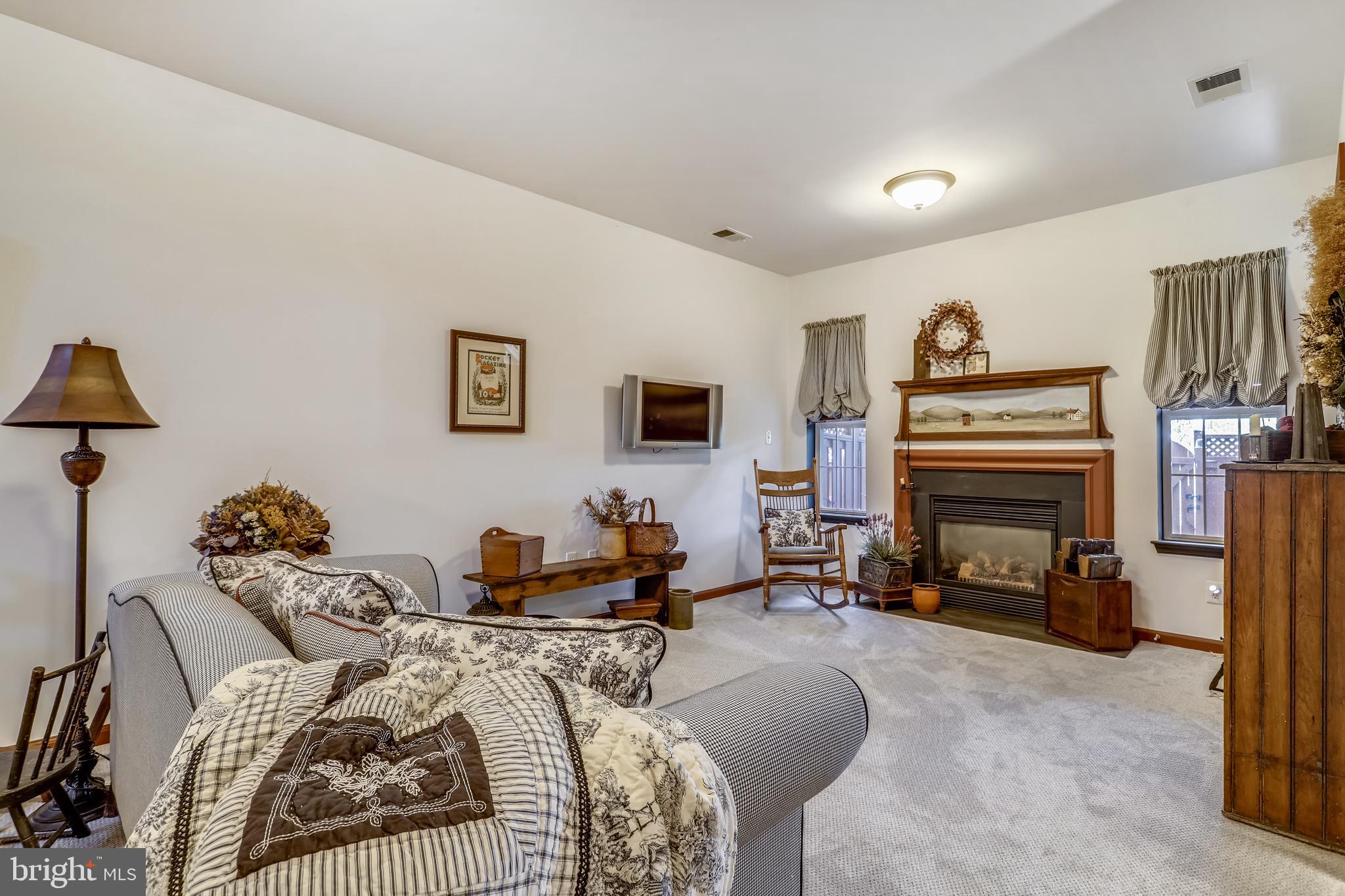 ASHBURN VILLAGE - Residential