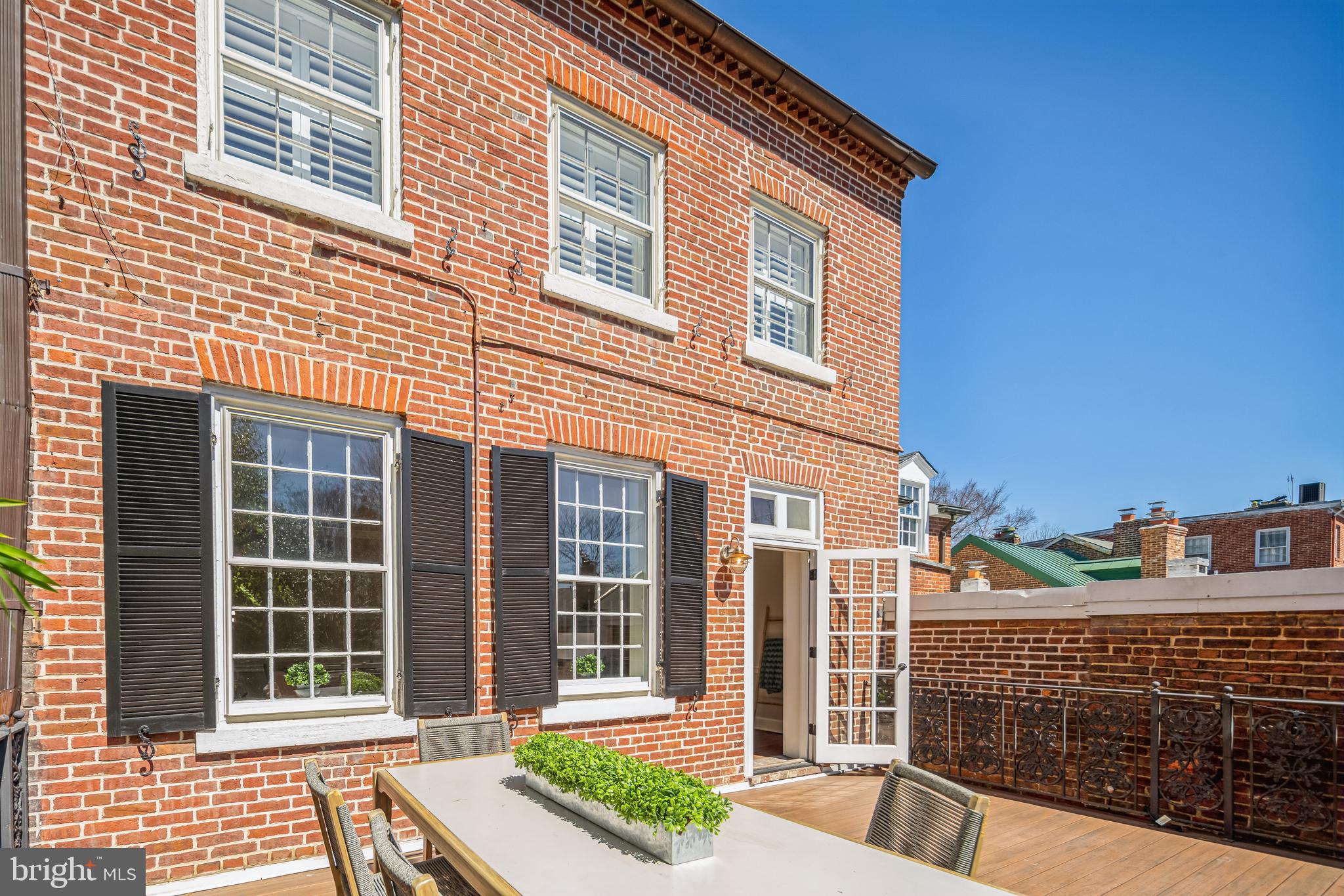 OLD TOWN ALEXANDRIA - Residential