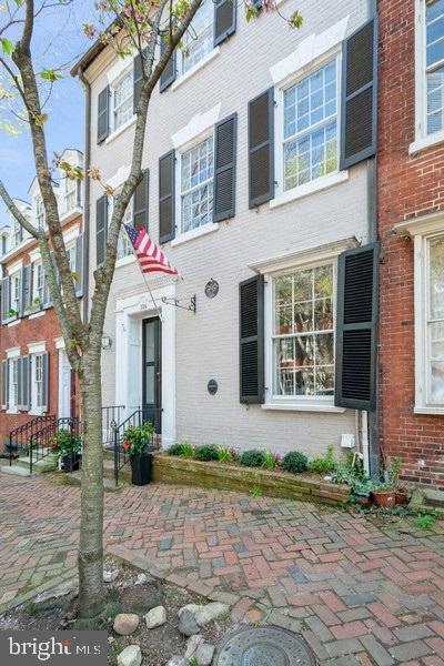 OLD TOWN ALEXANDRIA - Residential