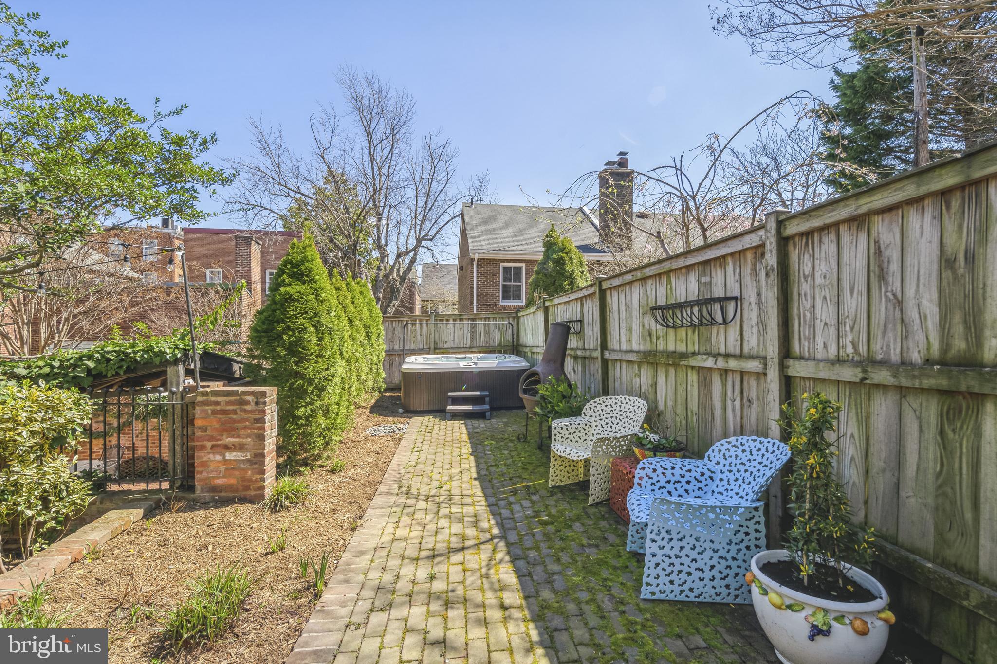 OLD TOWN ALEXANDRIA - Residential