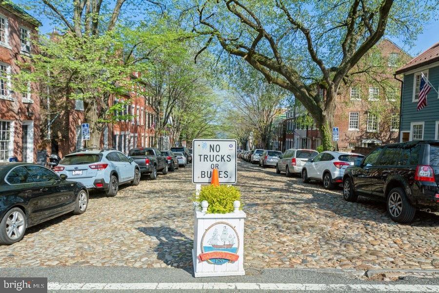 OLD TOWN ALEXANDRIA - Residential