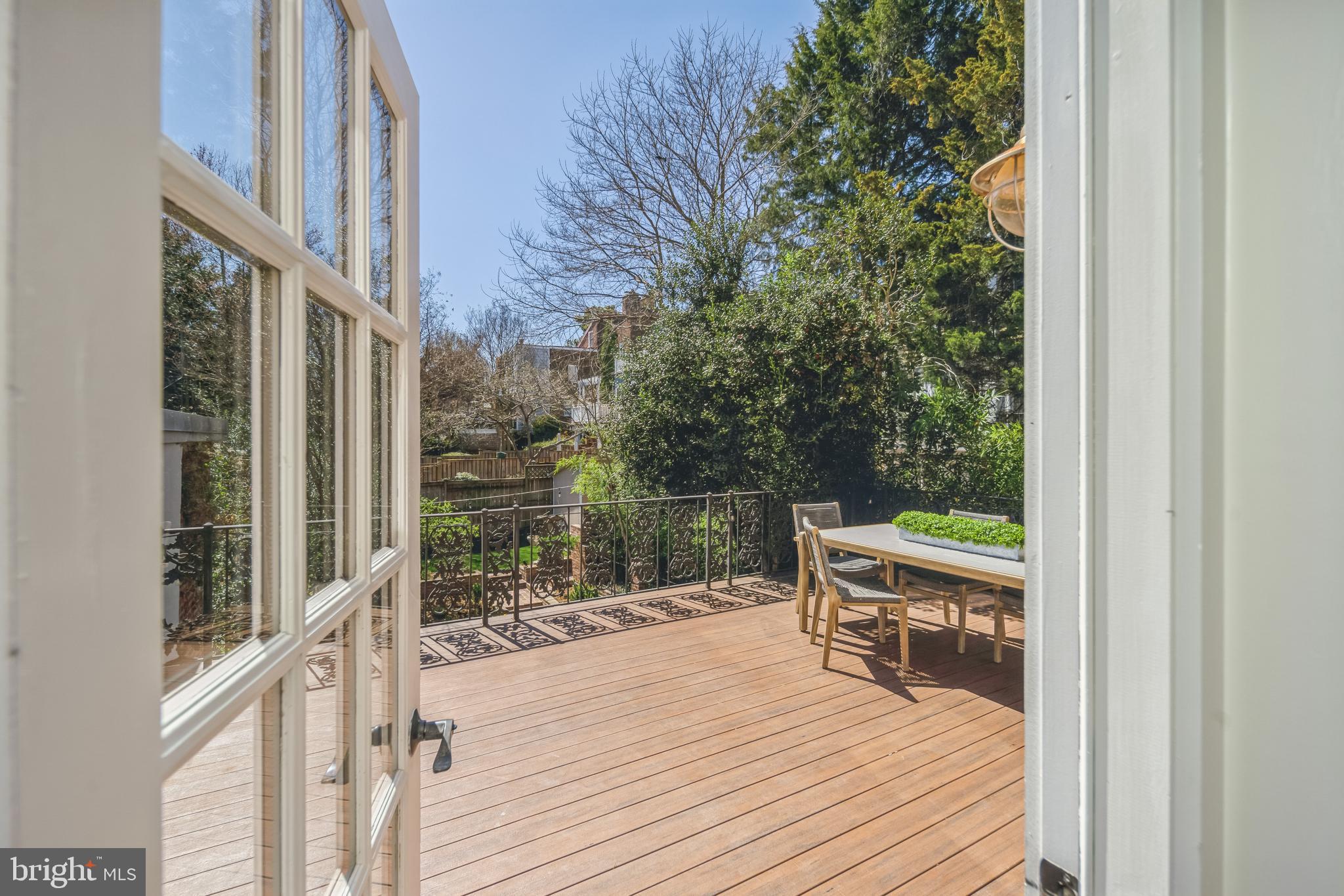 OLD TOWN ALEXANDRIA - Residential