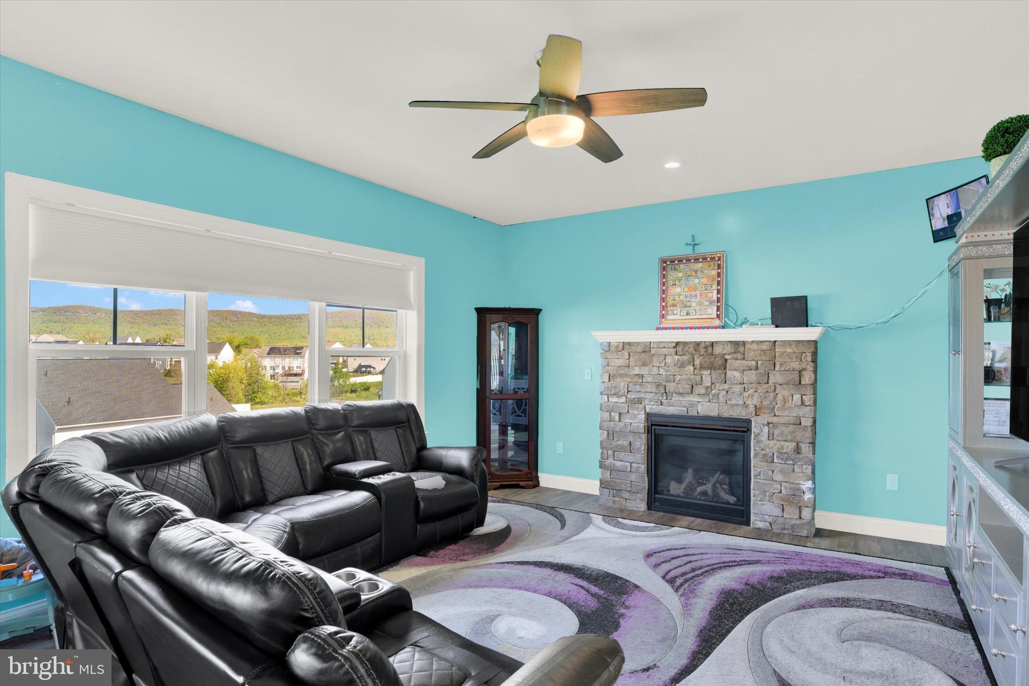 MOUNTAIN VIEW ESTATES - Residential