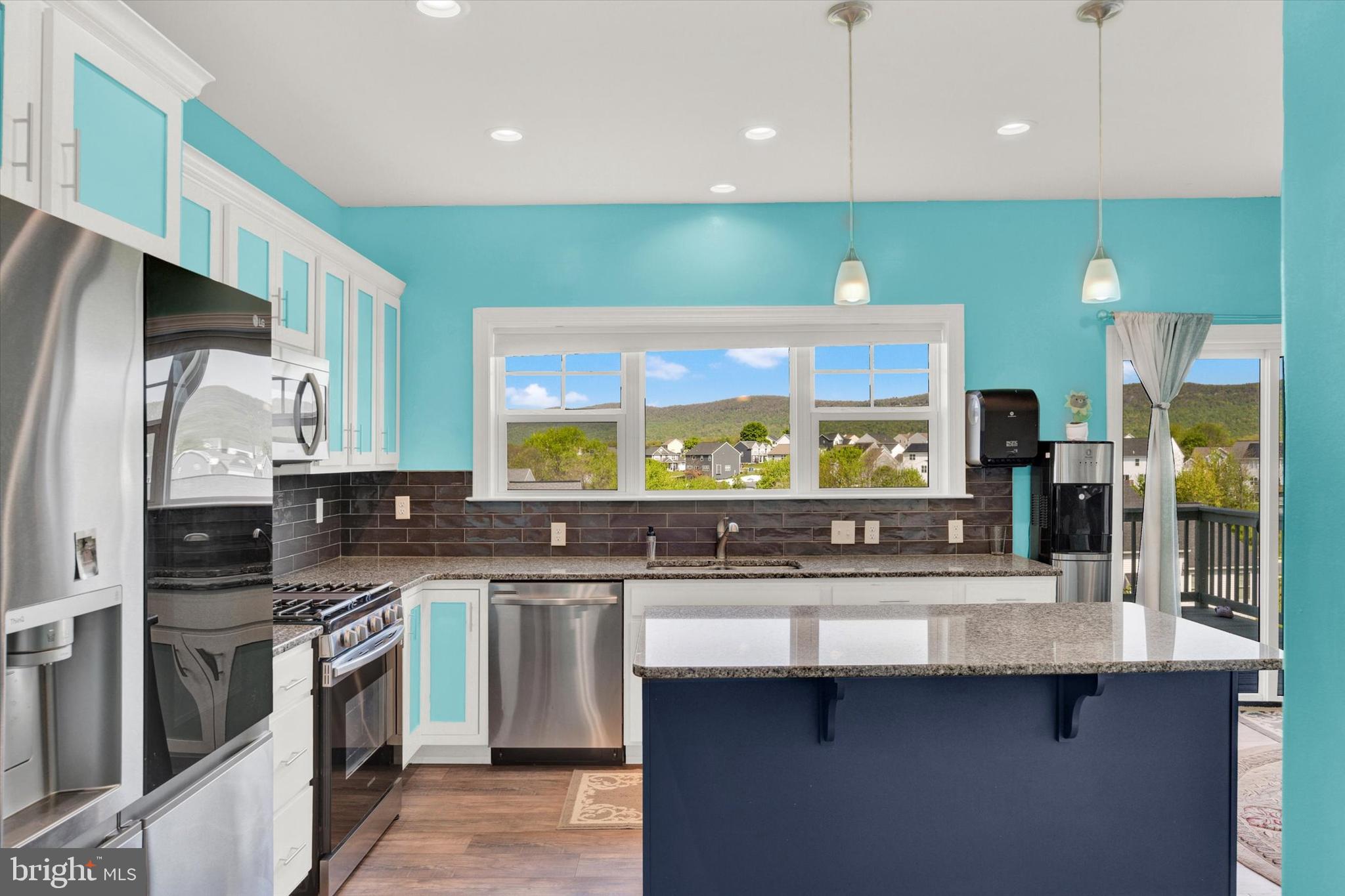 MOUNTAIN VIEW ESTATES - Residential