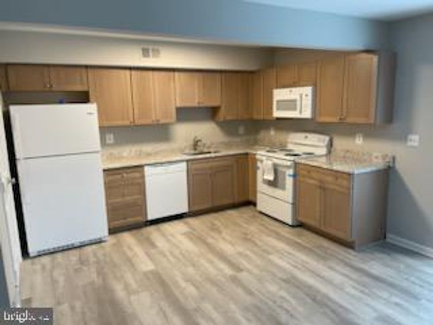 Just Renovated 
Large living Room and Kitchen with dining, Large Master Bedroom 
 3 bed room 1.5 Bath in Annapolis close to Harbor Center Parole Town Center. Ready to move in. Must have good credit and no criminal