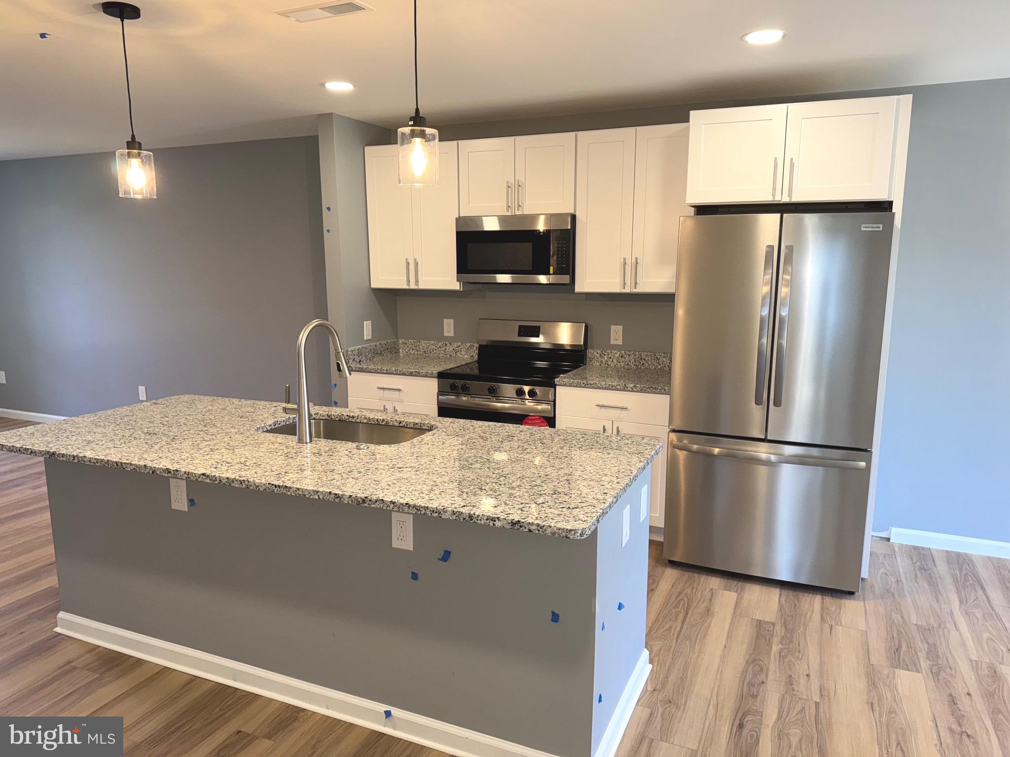 HILLCREST - Residential