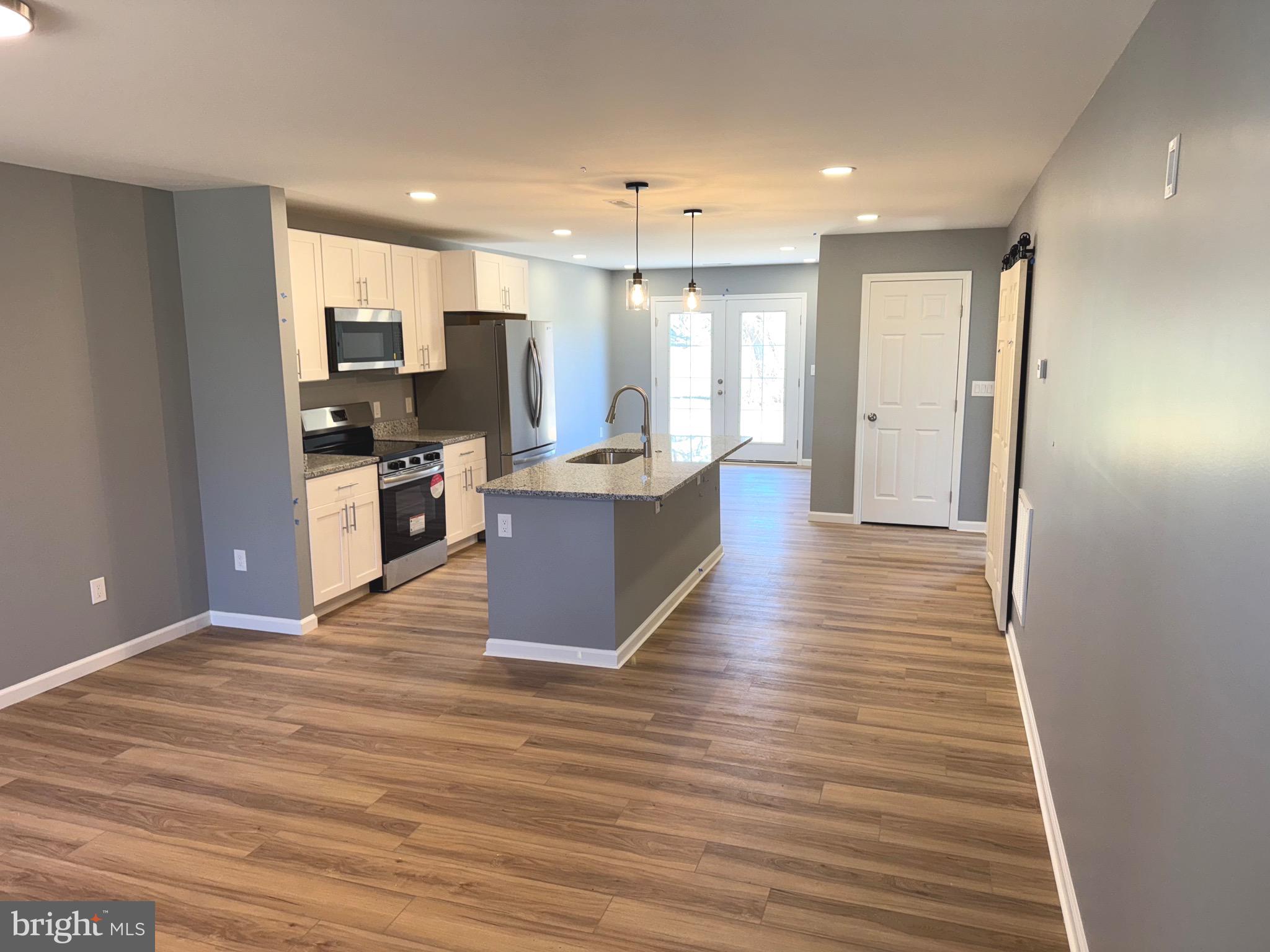 HILLCREST - Residential