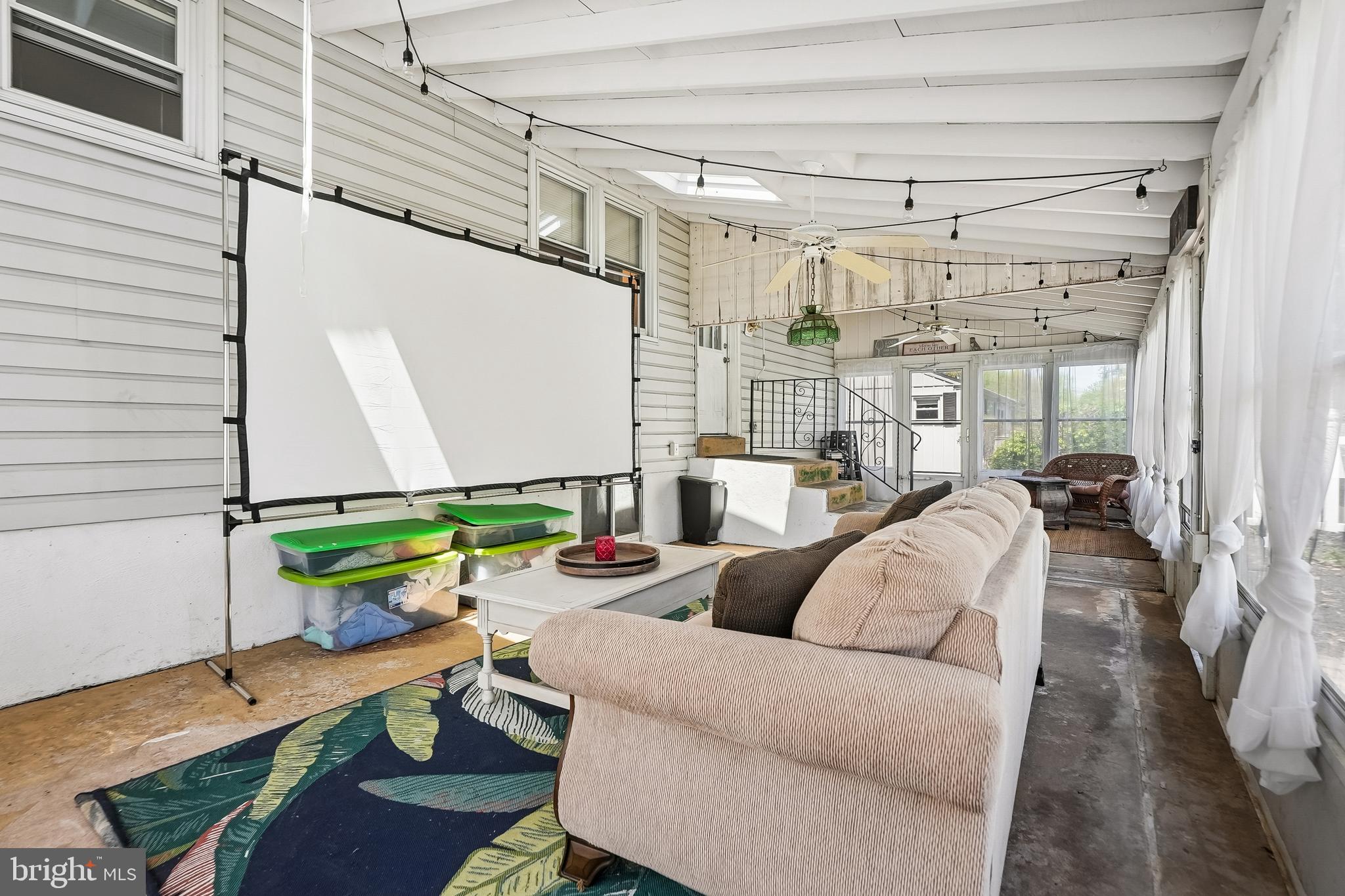 DAWSON MANOR - Residential