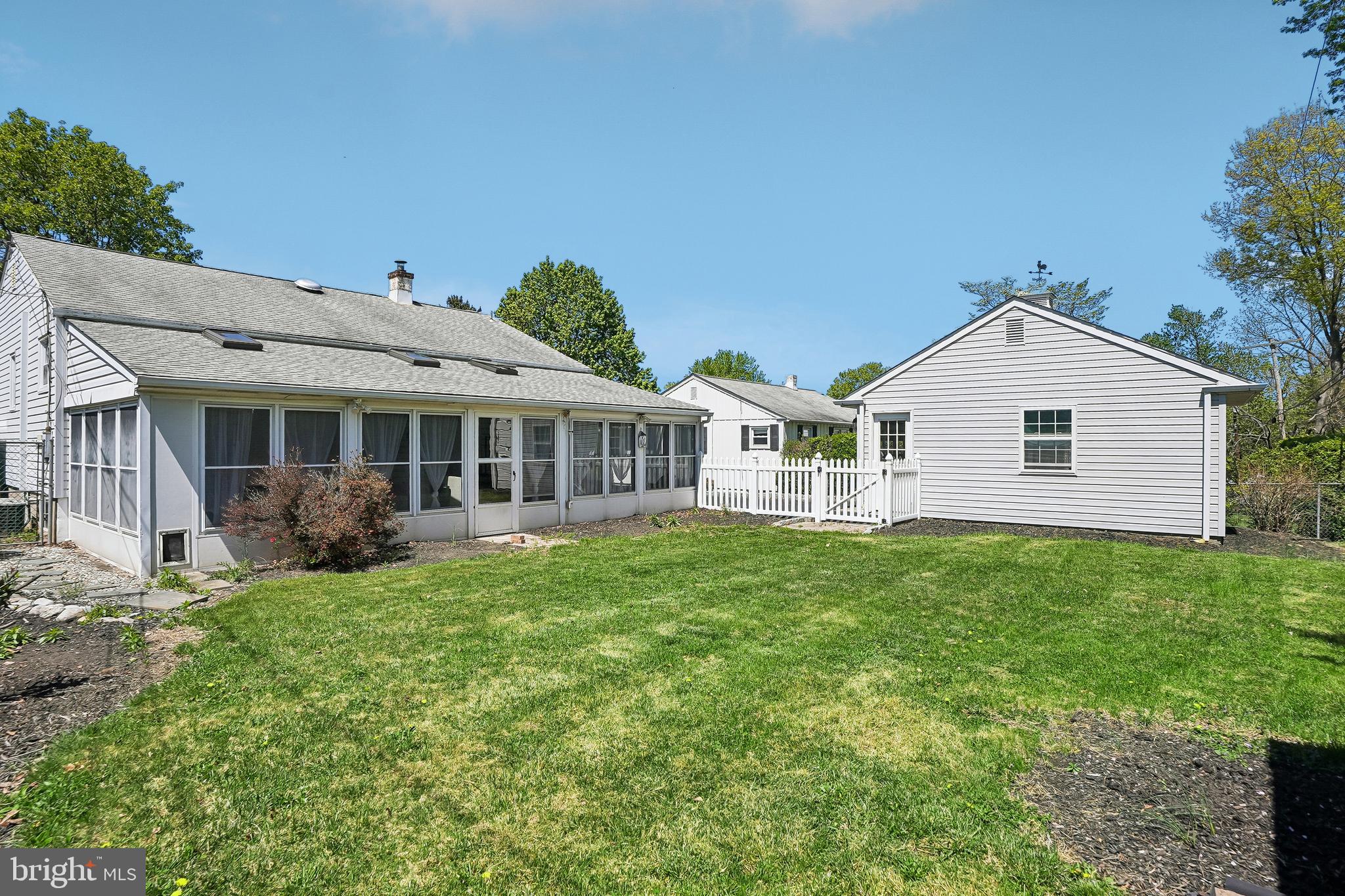 DAWSON MANOR - Residential