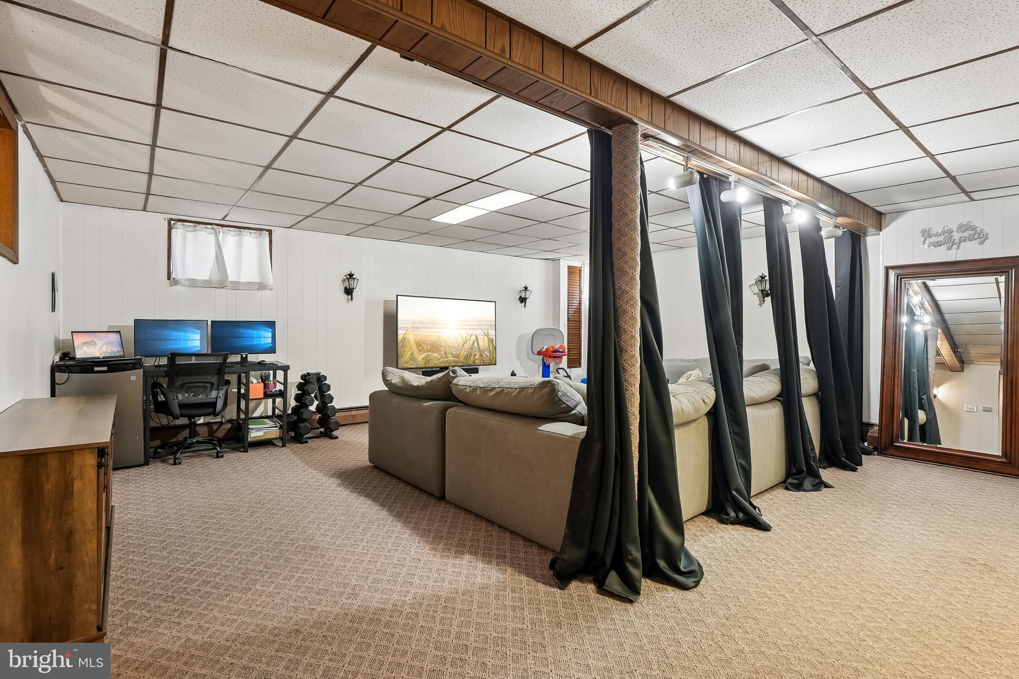 DAWSON MANOR - Residential