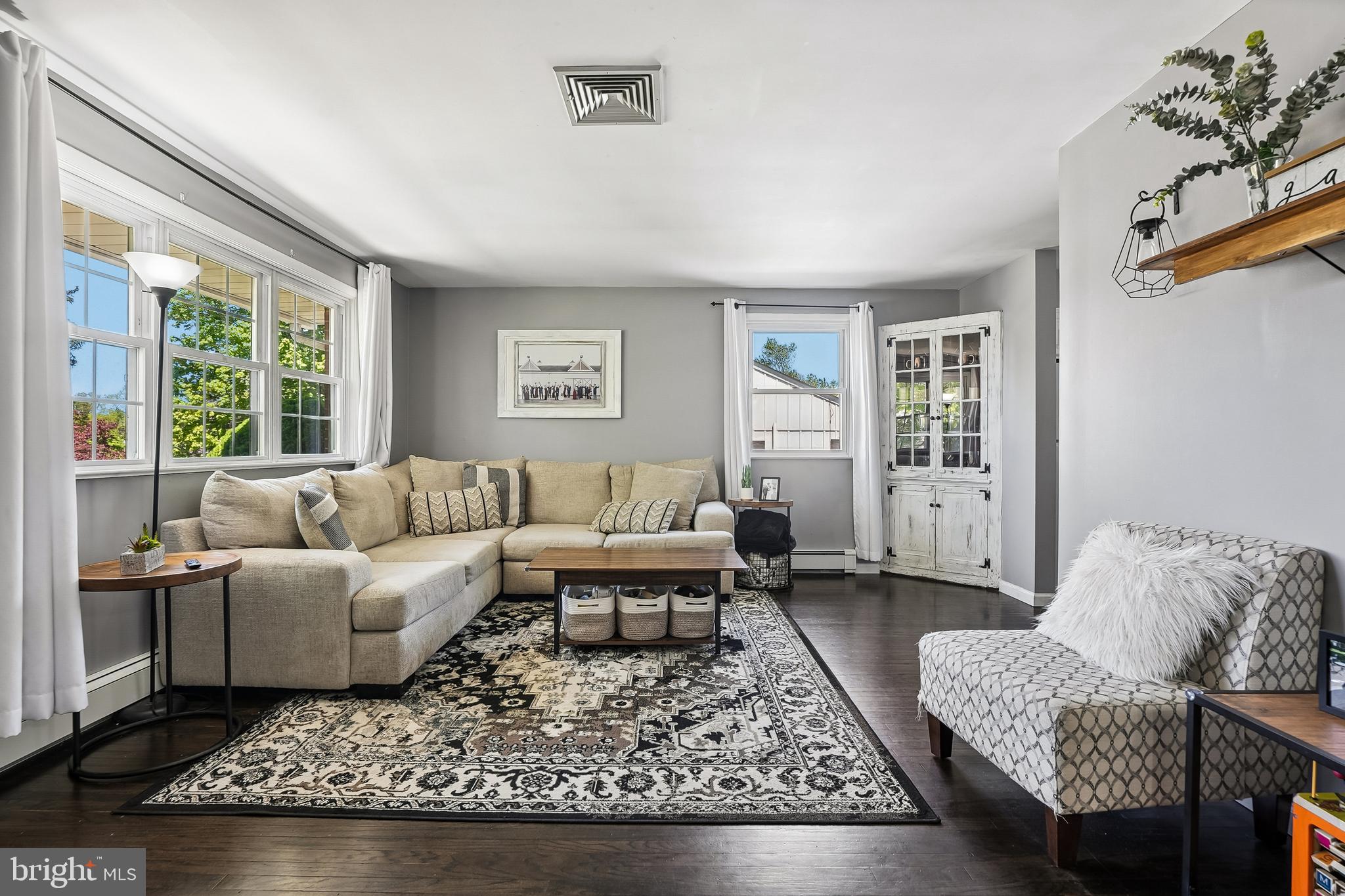 DAWSON MANOR - Residential