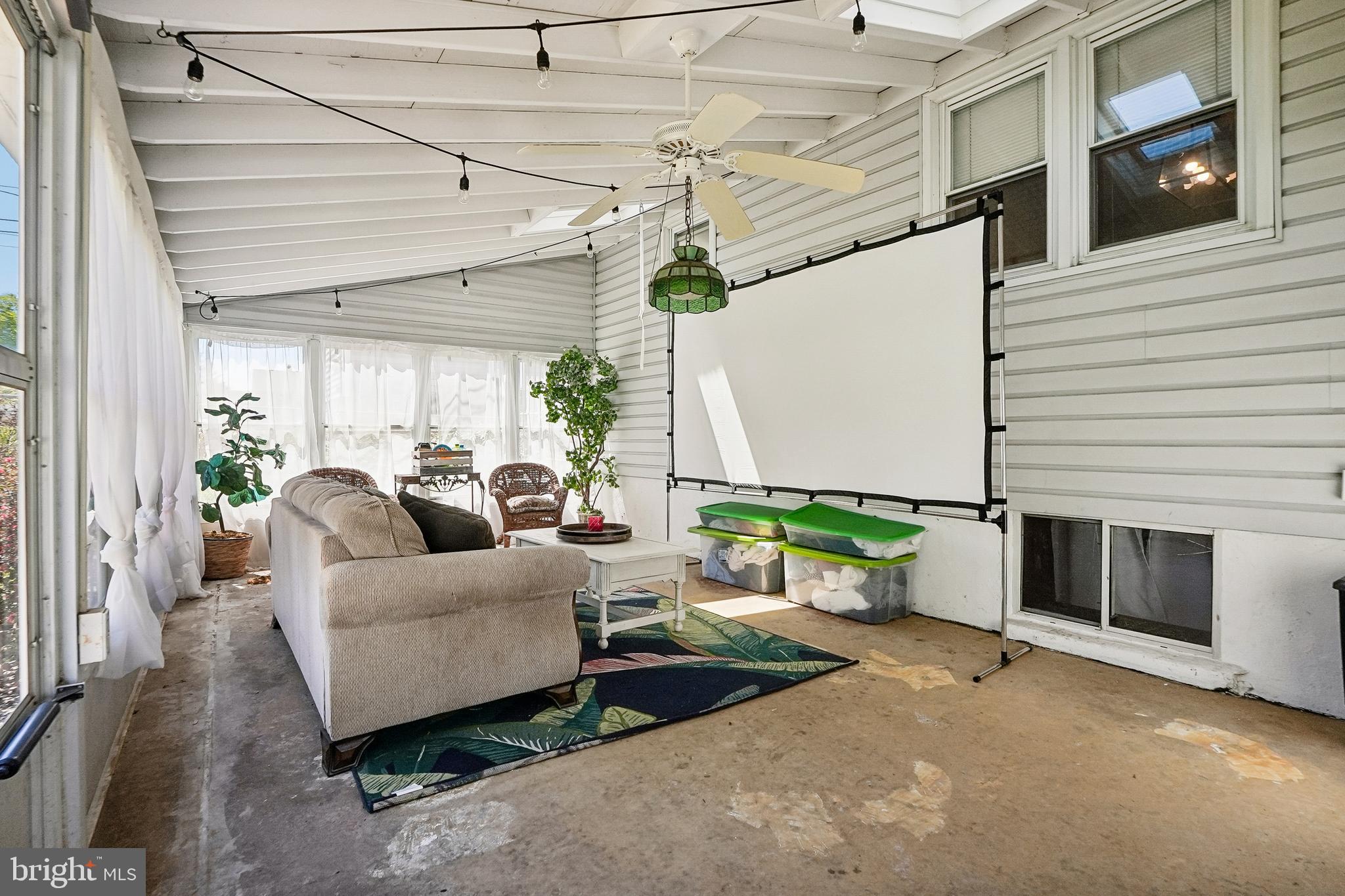 DAWSON MANOR - Residential