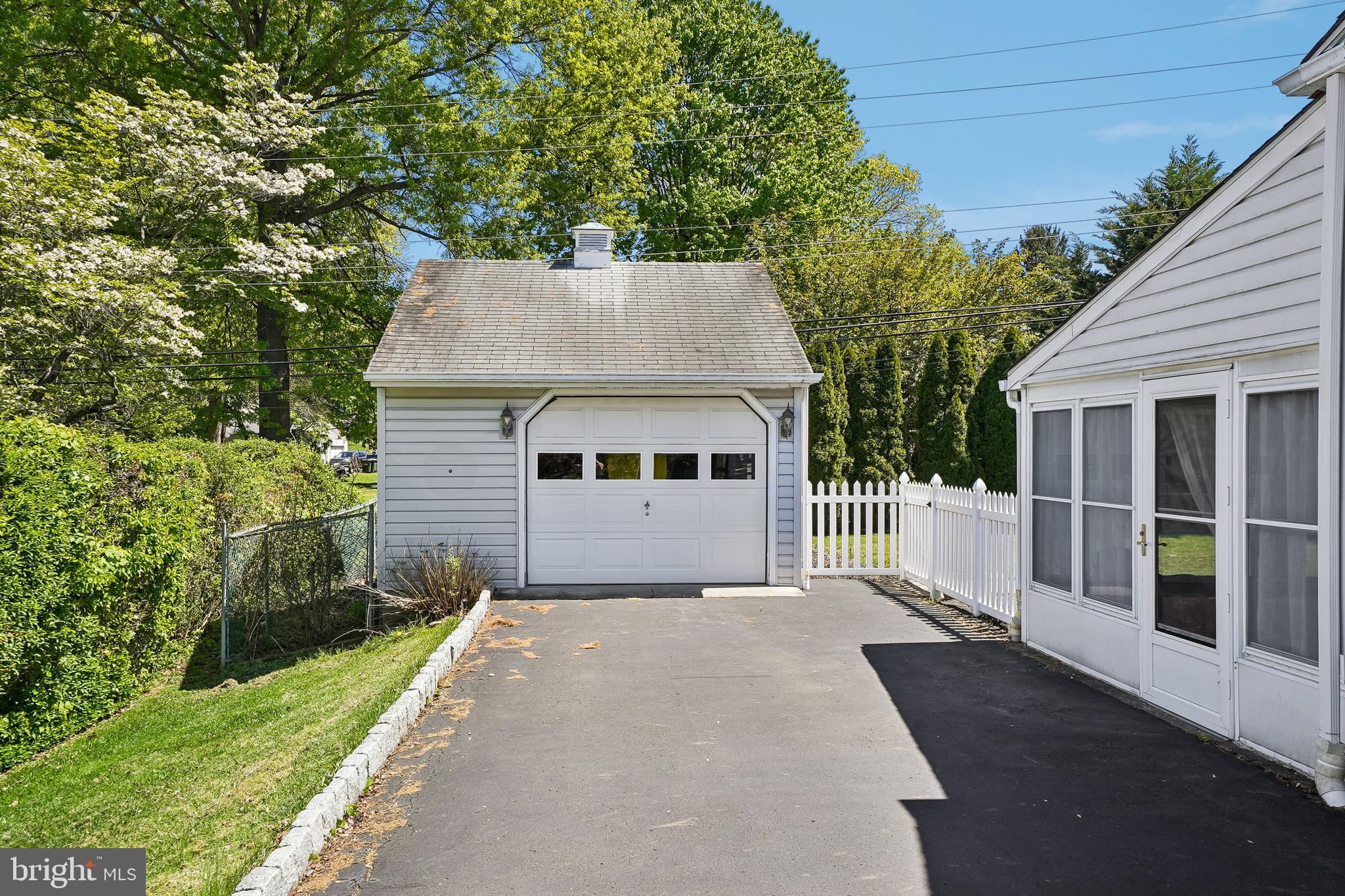 DAWSON MANOR - Residential