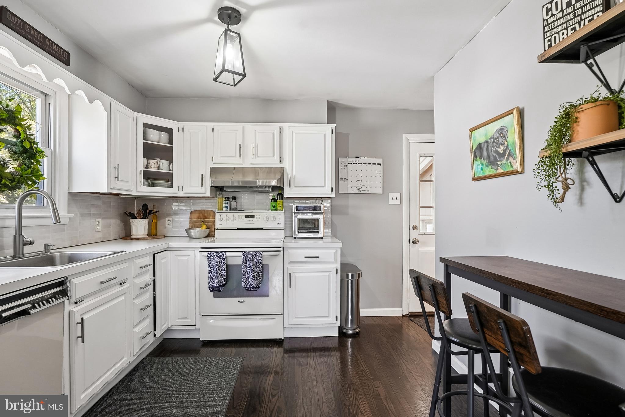 DAWSON MANOR - Residential