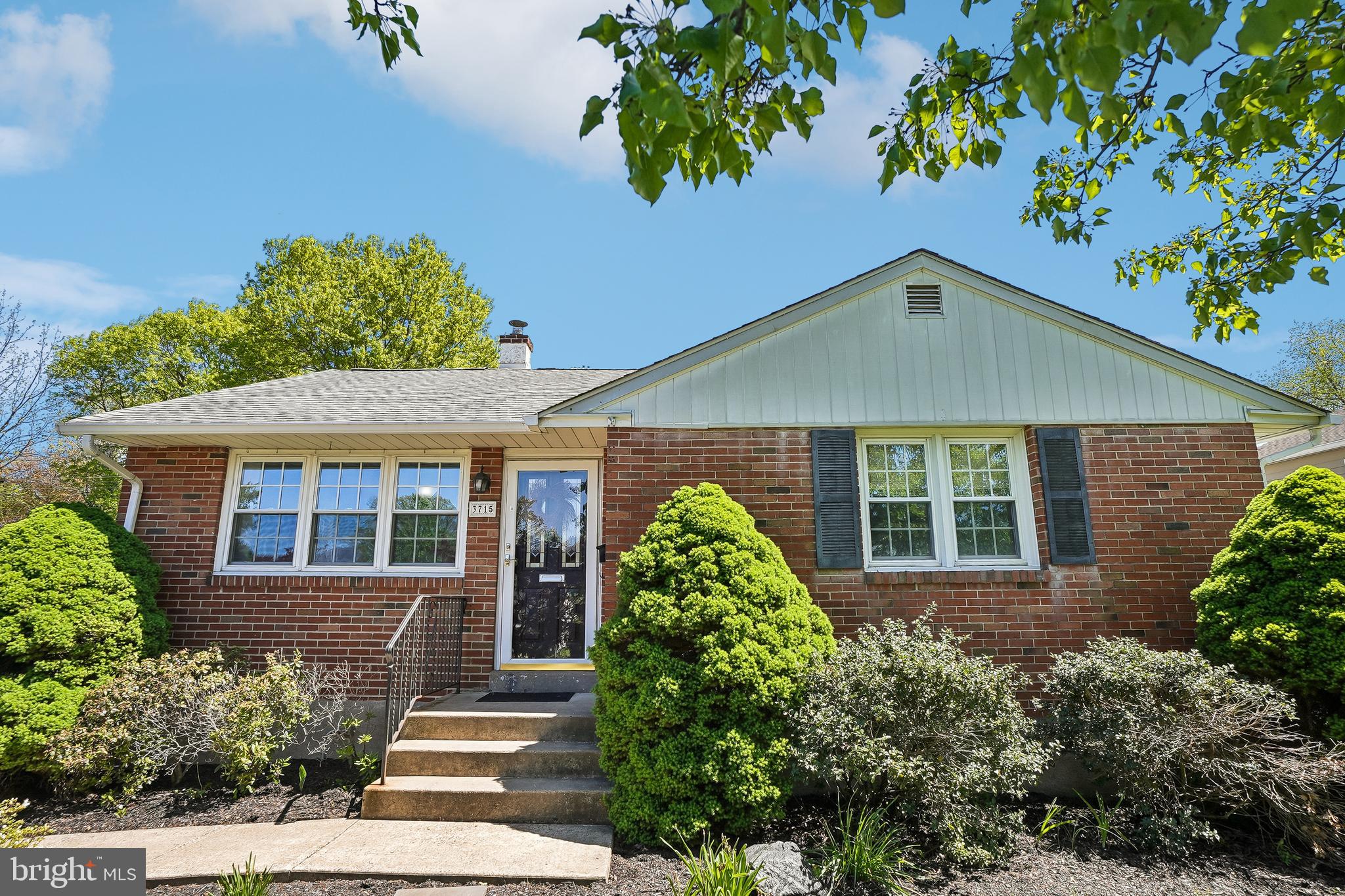 DAWSON MANOR - Residential