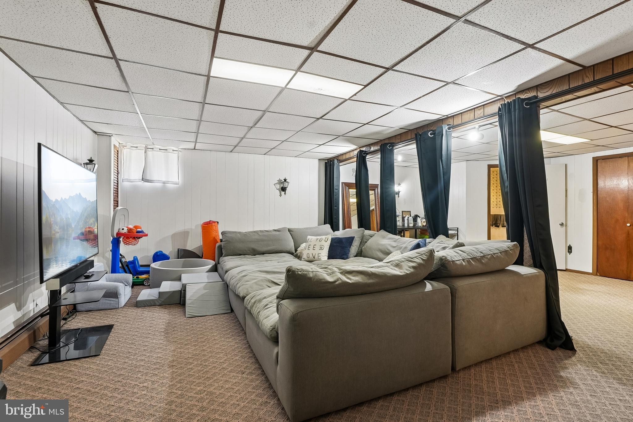 DAWSON MANOR - Residential