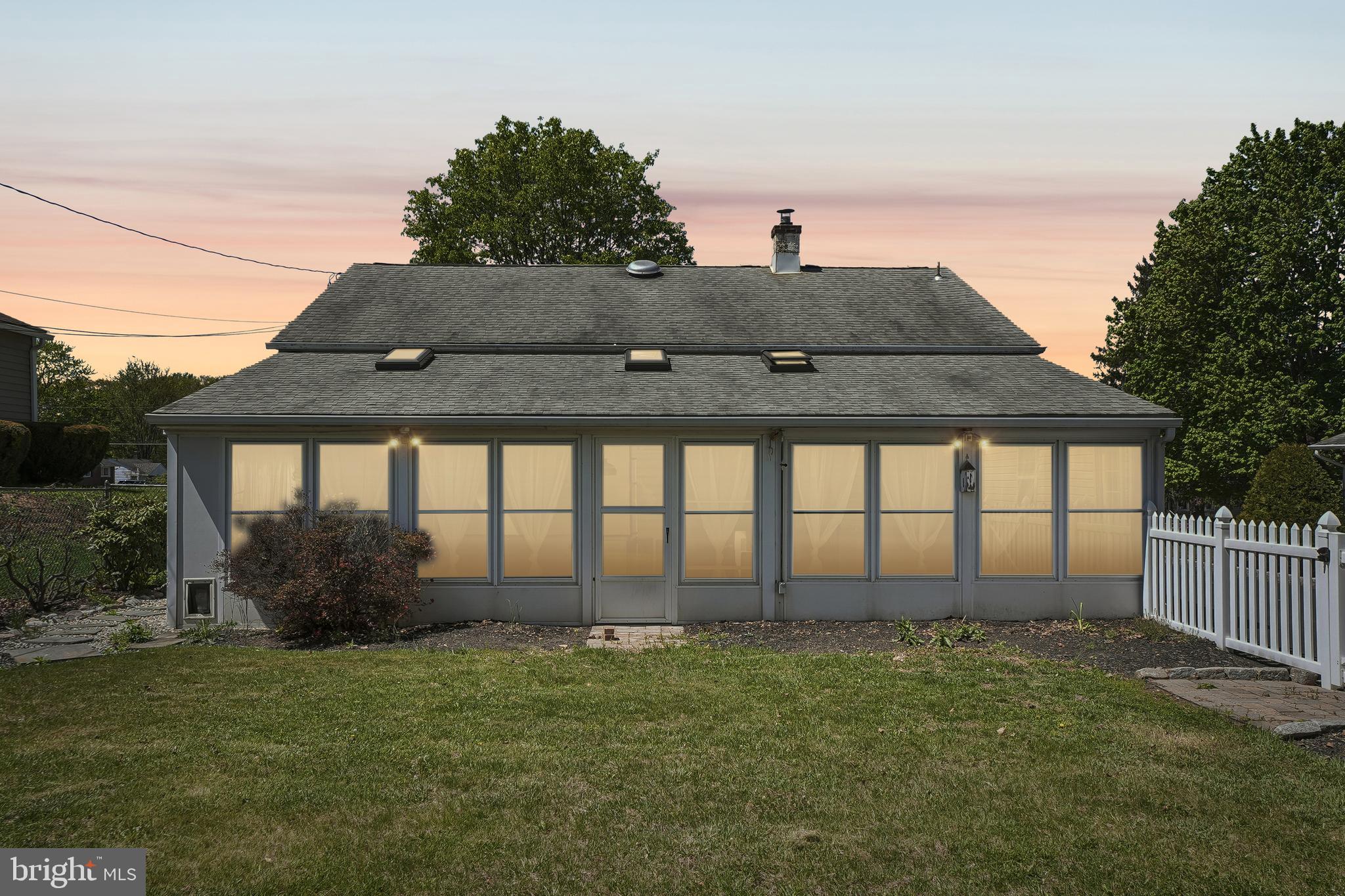 DAWSON MANOR - Residential