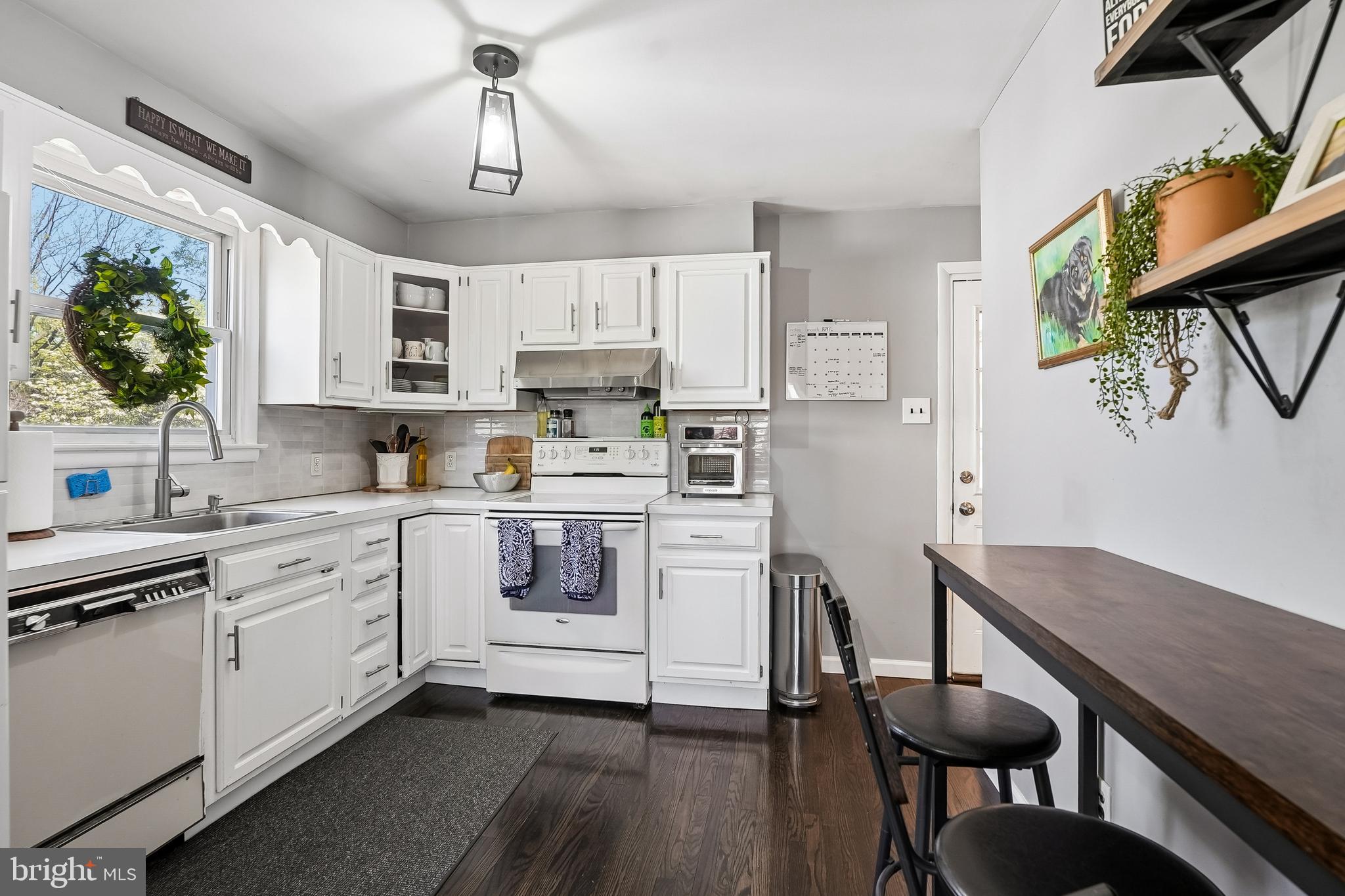 DAWSON MANOR - Residential