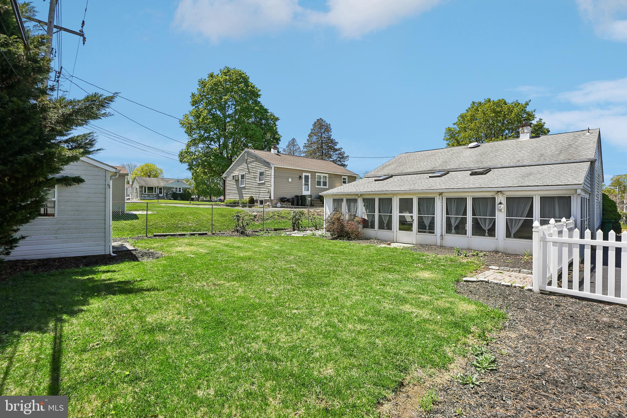 DAWSON MANOR - Residential