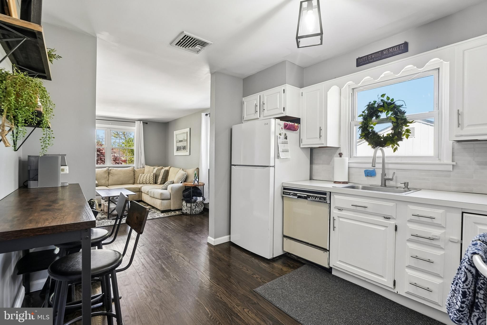 DAWSON MANOR - Residential