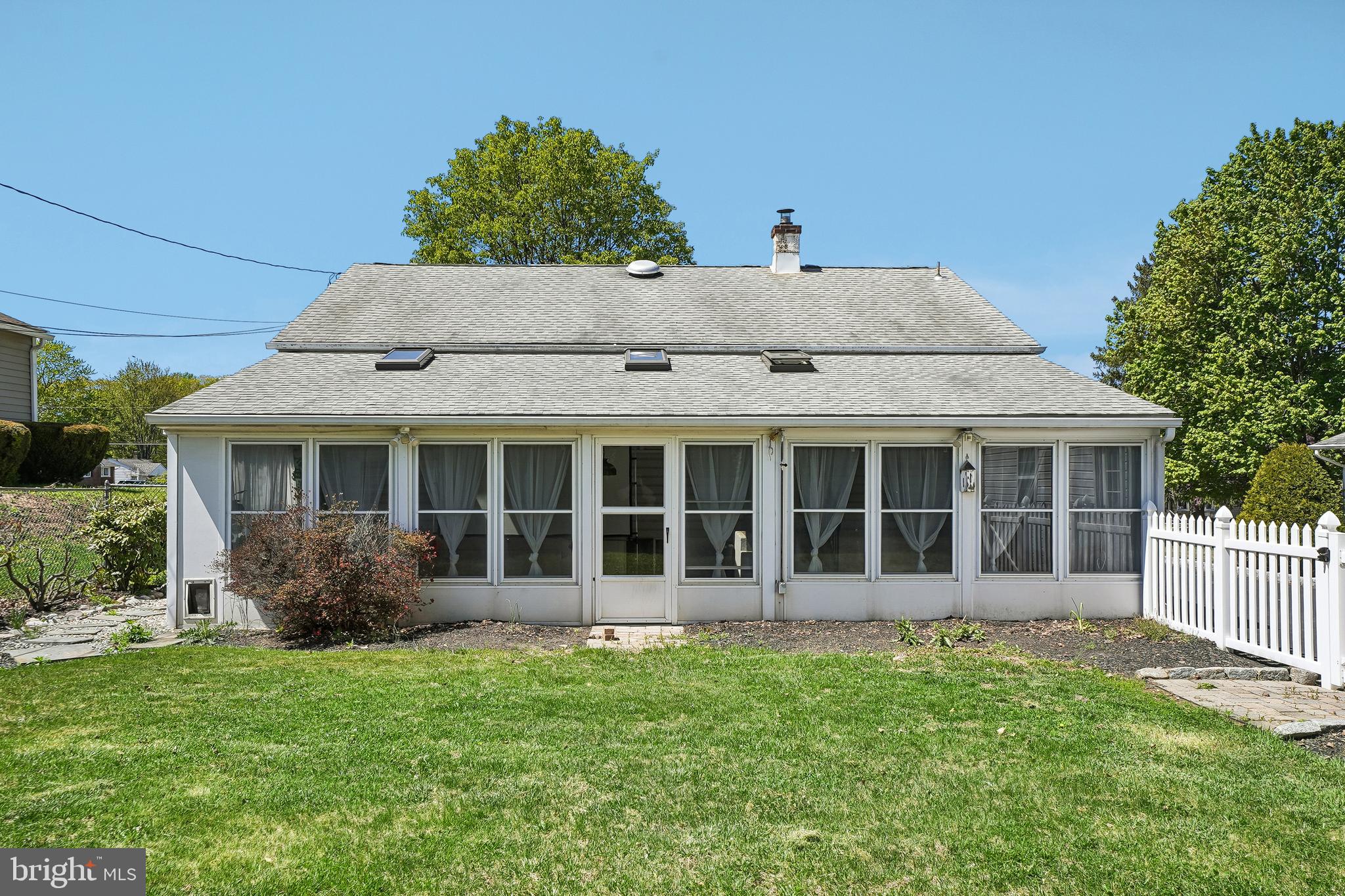 DAWSON MANOR - Residential