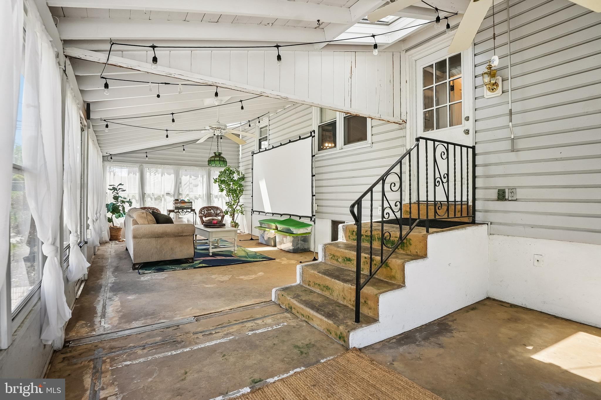 DAWSON MANOR - Residential