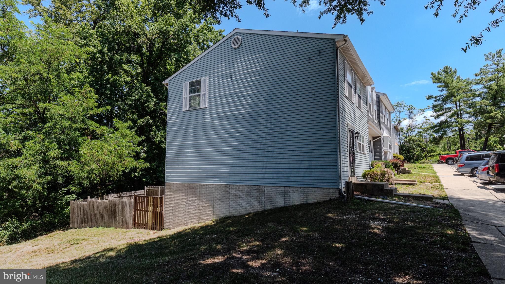 1319 UPCOT COURT