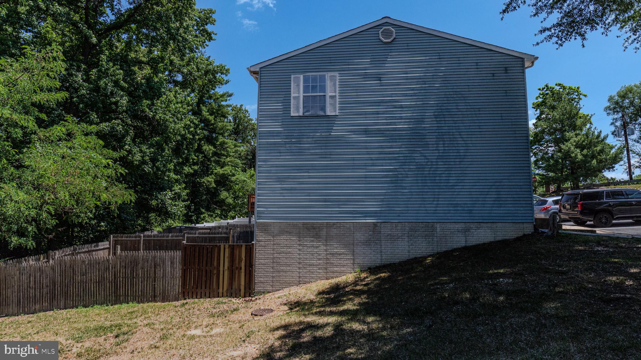 1319 UPCOT COURT