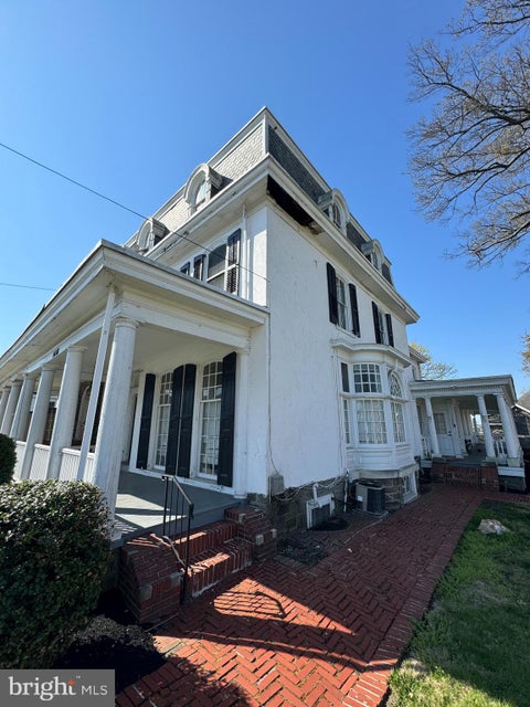 Townhouse For Rent - 5608 Ridge Avenue #F1<br/> PHILADELPHIA, PA 19128