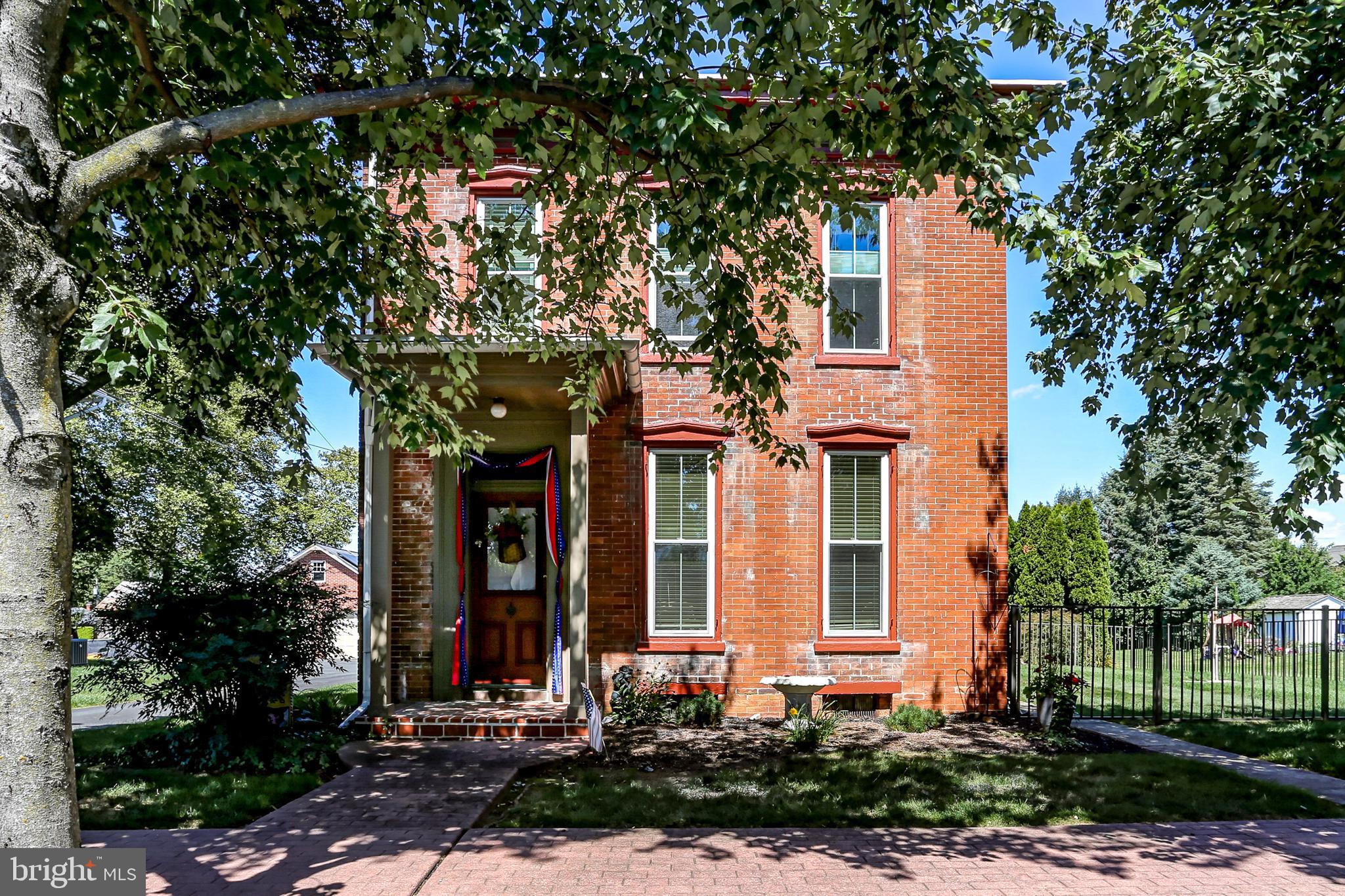 11 W HIGH STREET