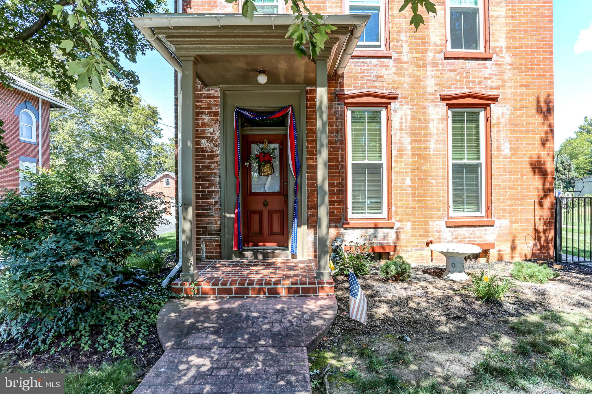 11 W HIGH STREET