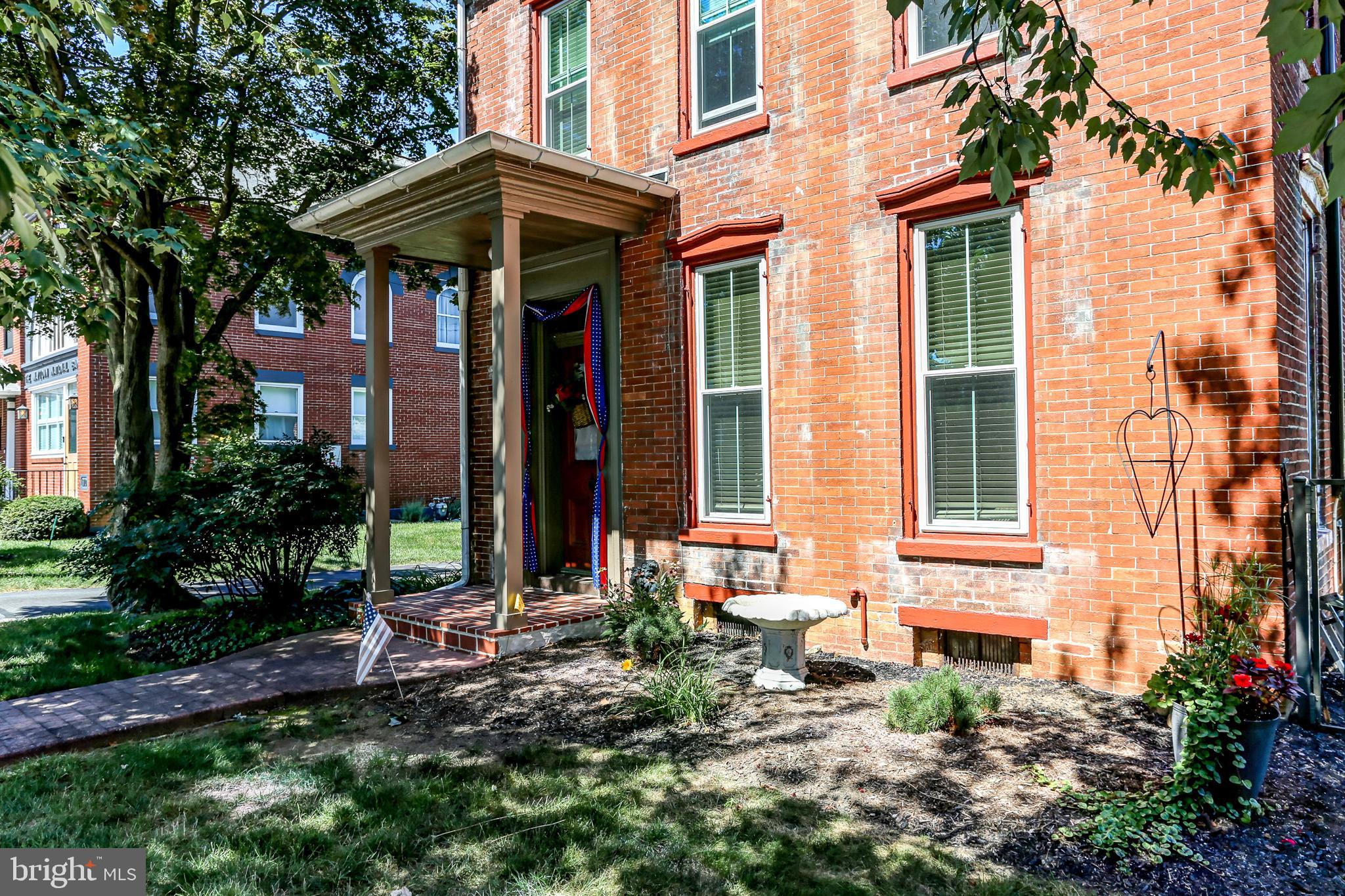 11 W HIGH STREET