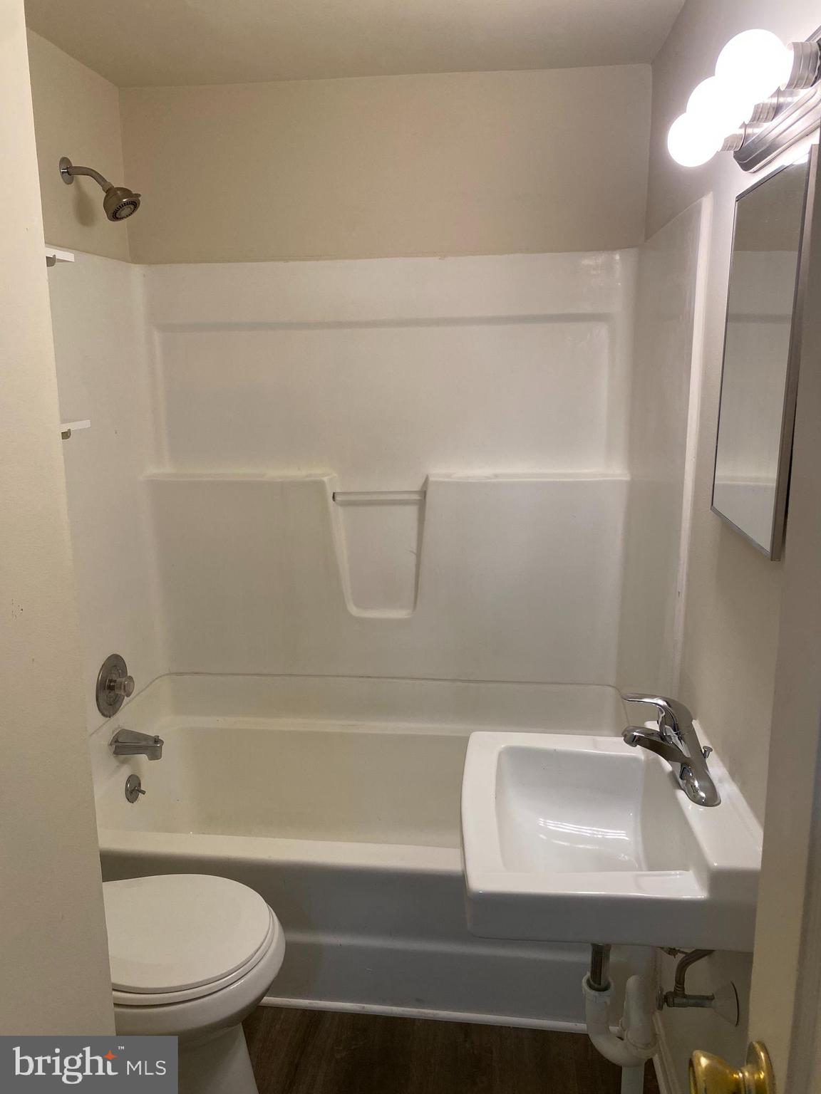 COLLEGE PARK - Residential Lease