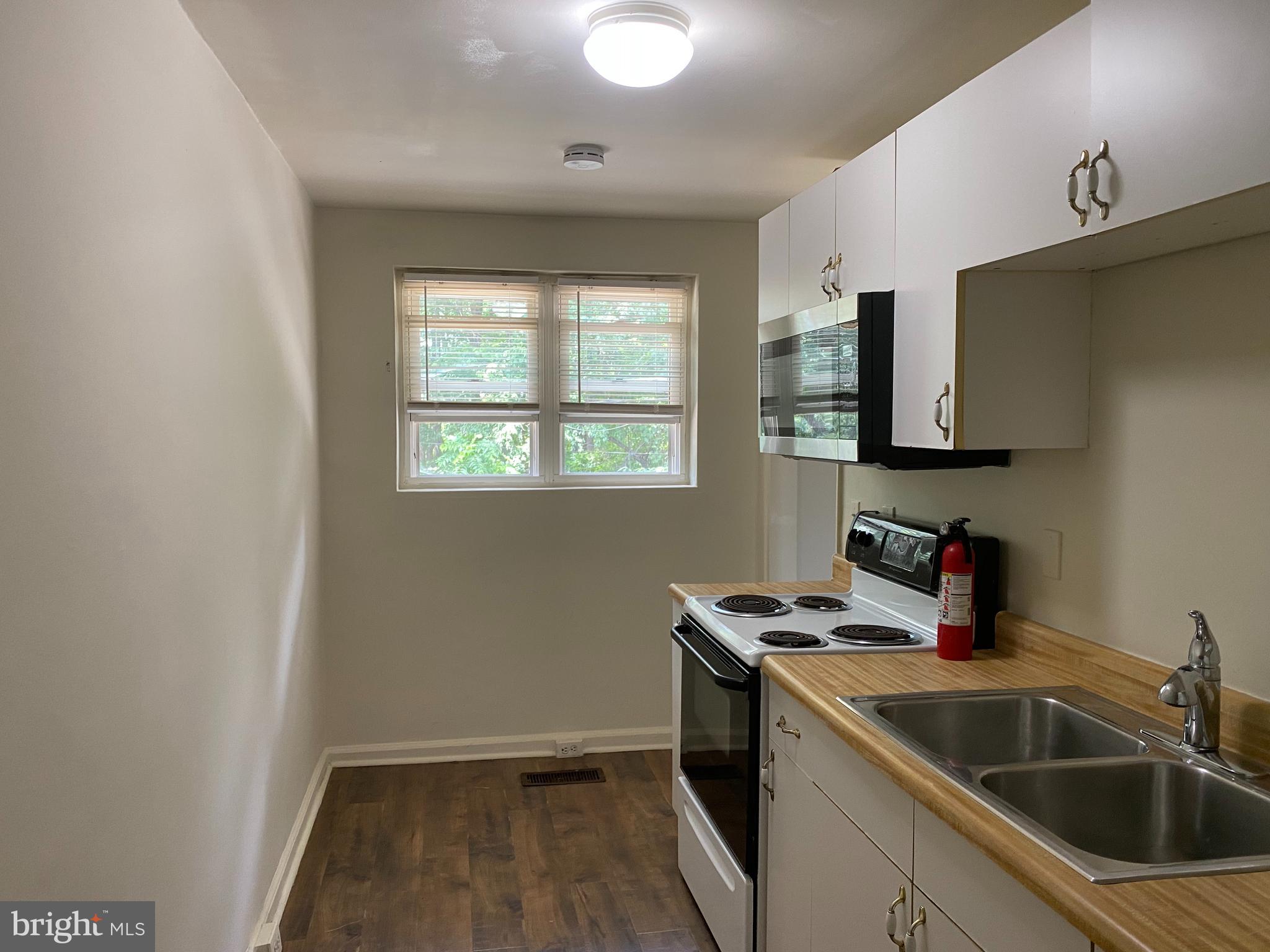 COLLEGE PARK - Residential Lease