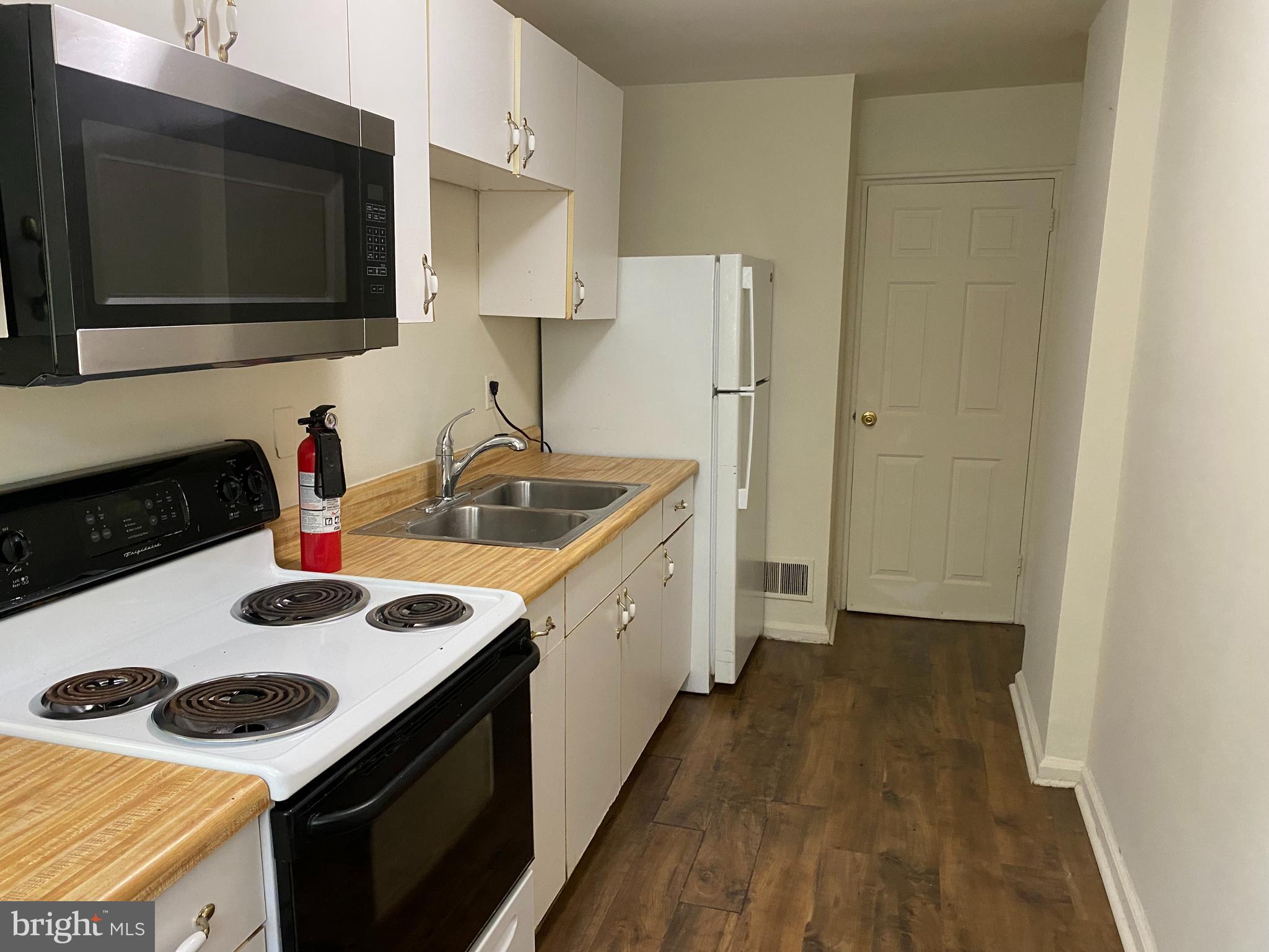 COLLEGE PARK - Residential Lease