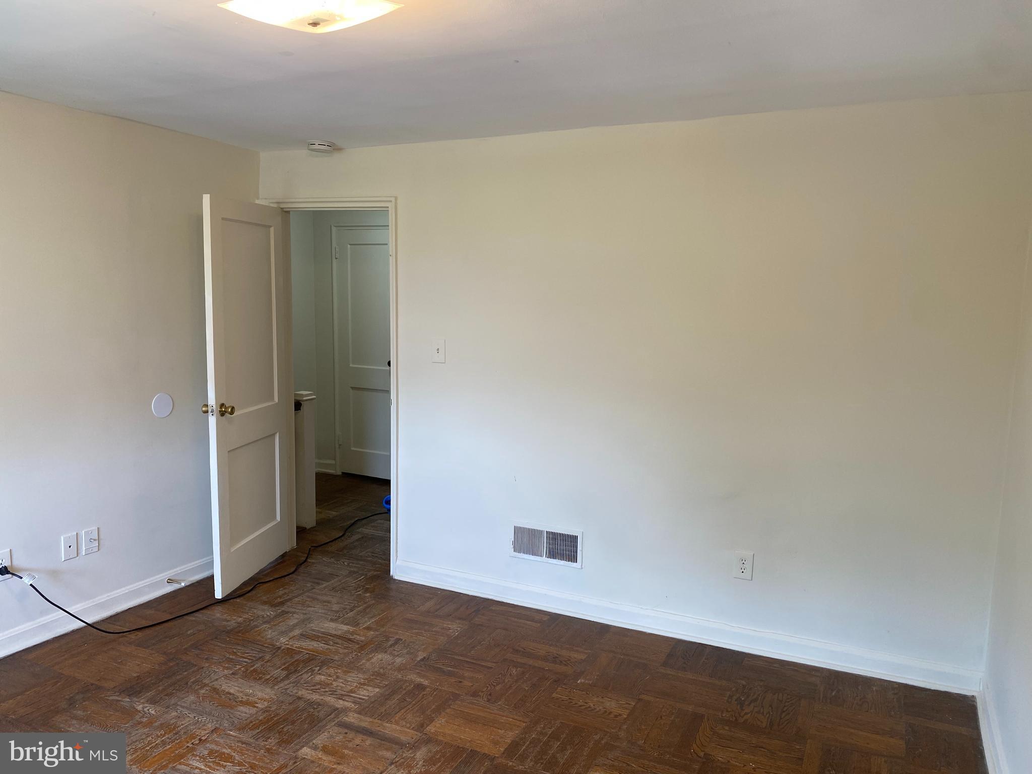 COLLEGE PARK - Residential Lease