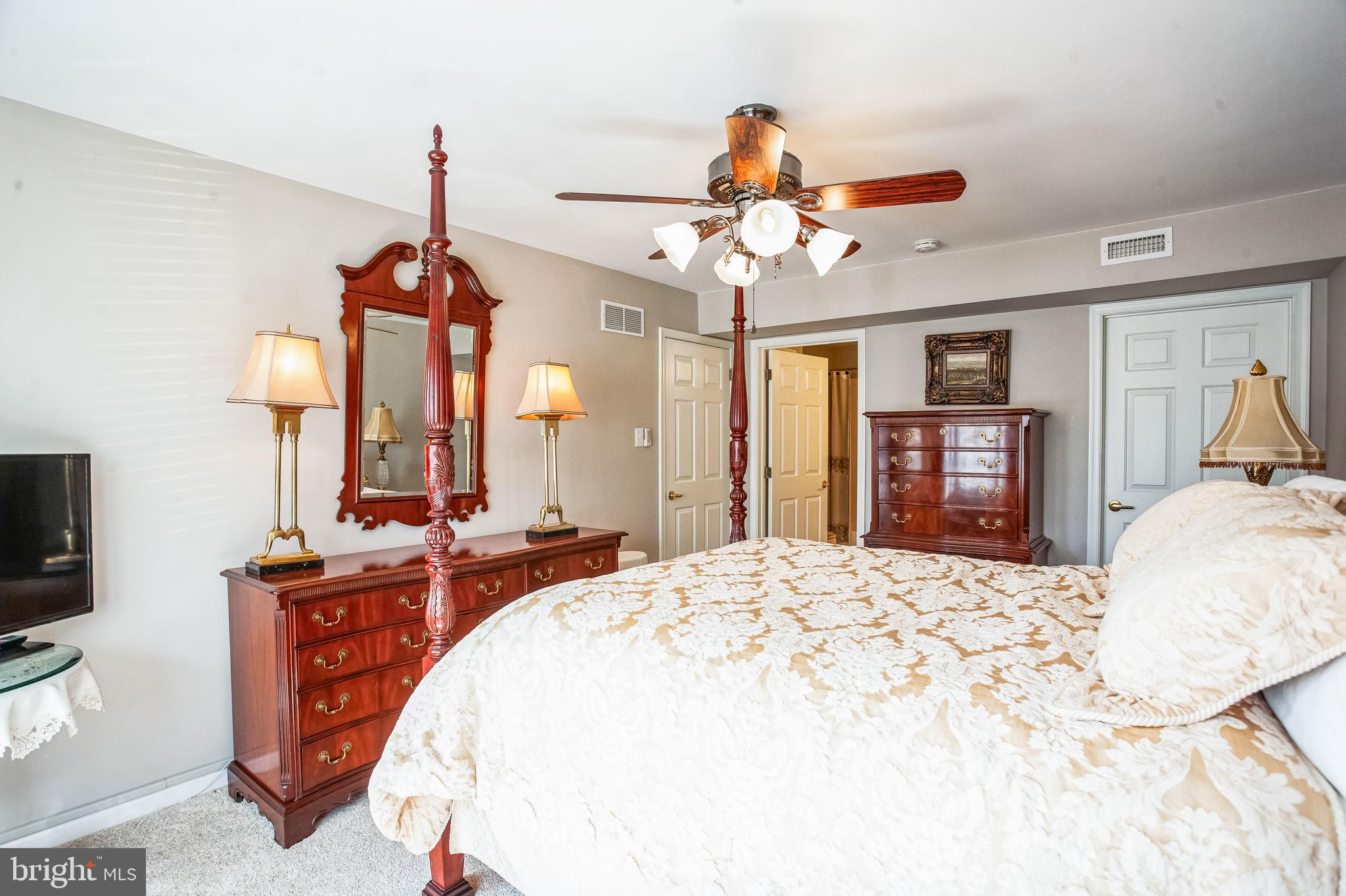 SALEM MANOR - Residential