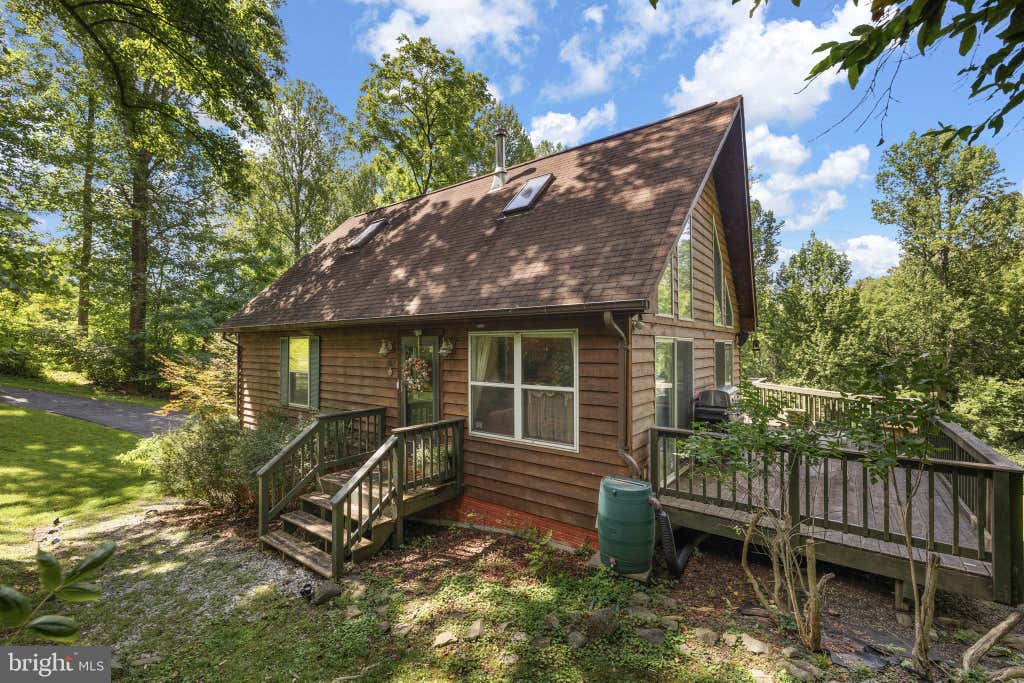 Photo of 367 Northern Spy Drive, LINDEN, VA 22642 (MLS # VAWR2014810)