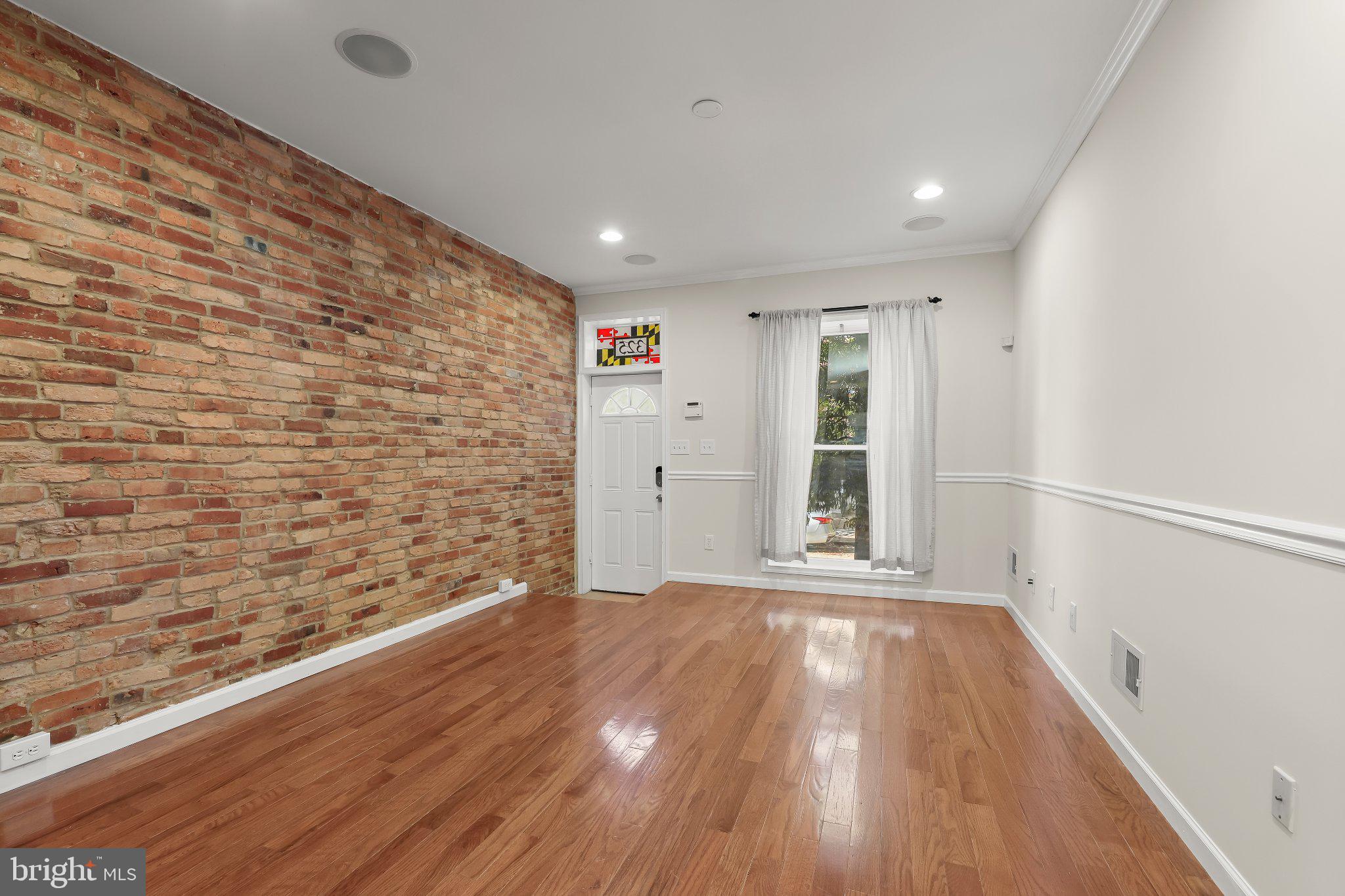 325 S MACON STREET