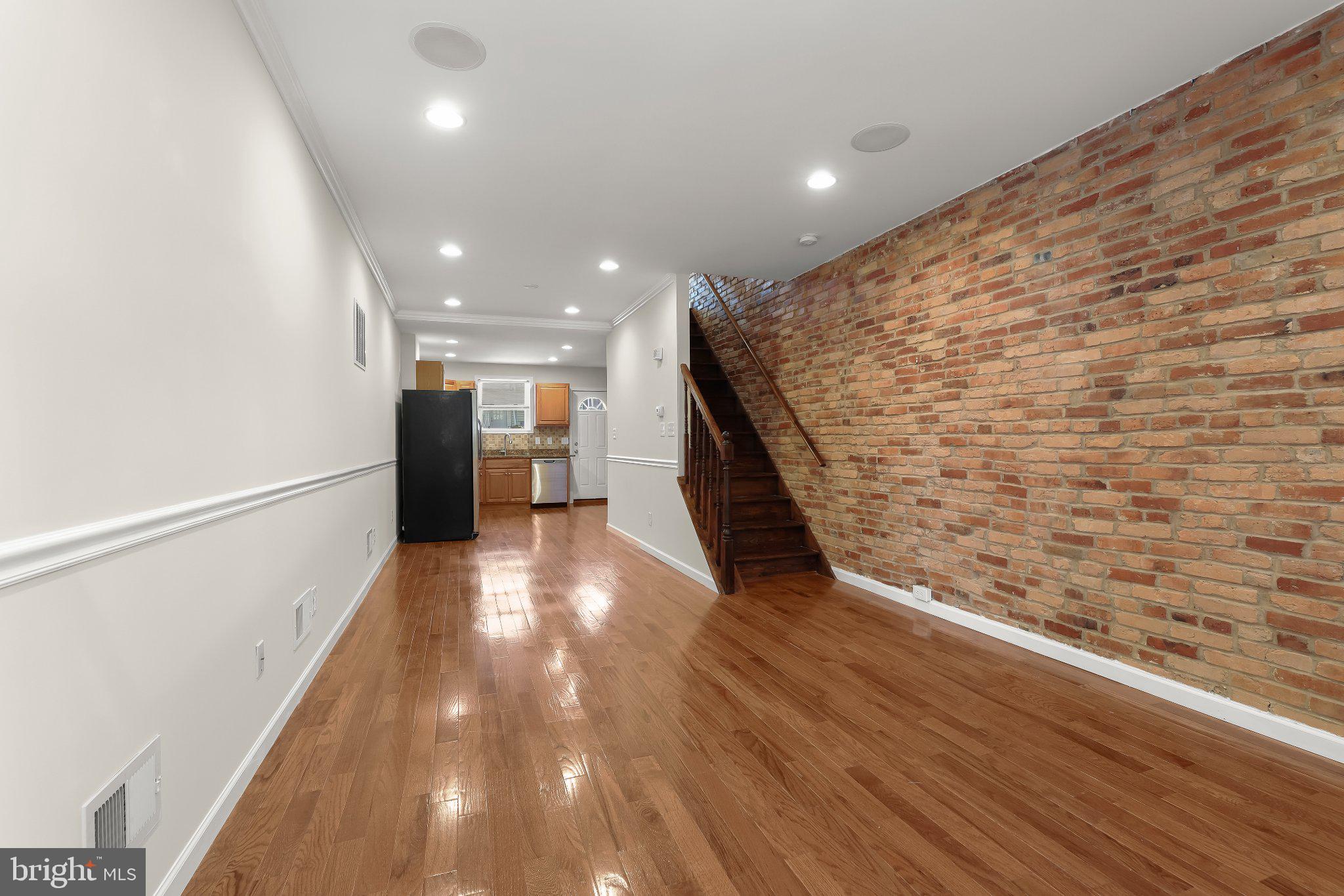 325 S MACON STREET