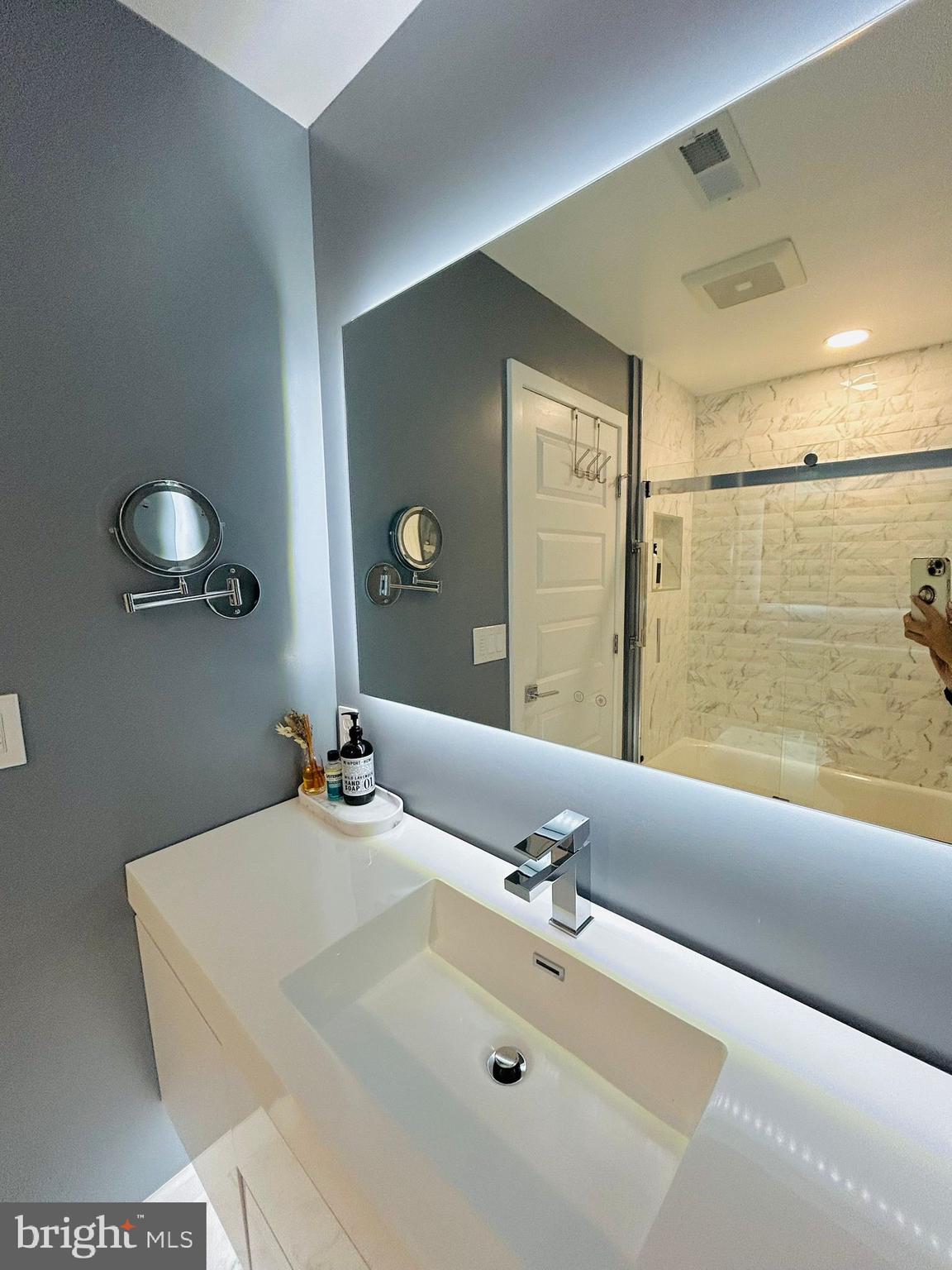 THE PARKE AT MOUNT WASHINGTON - Residential Lease