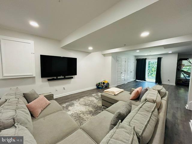 THE PARKE AT MOUNT WASHINGTON - Residential Lease