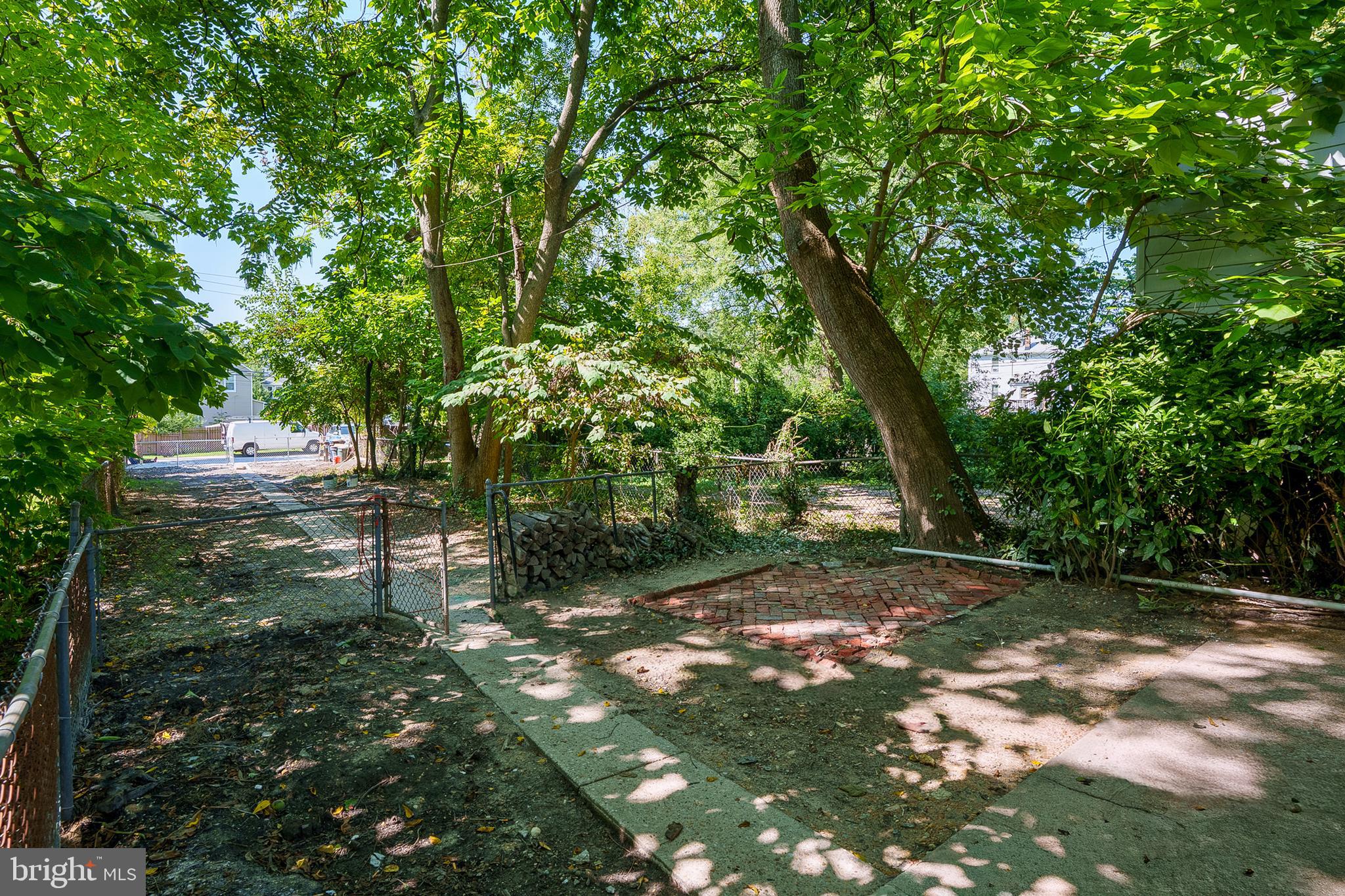 HAMILTON HILLS - Residential