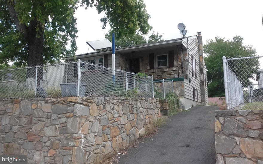 Older home with 4 good size bedrooms. 4BR/2BA/2LVL home in Arlington with front porch, fenced rear. Home needs love. Close to Shopping, buses, 395, Shirlington restaurants/movies, Crystal City, national airport and so much more! Loads of potential, make an offer today.