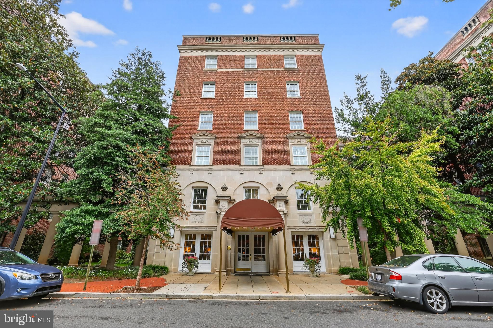 1661 CRESCENT PLACE NW 604