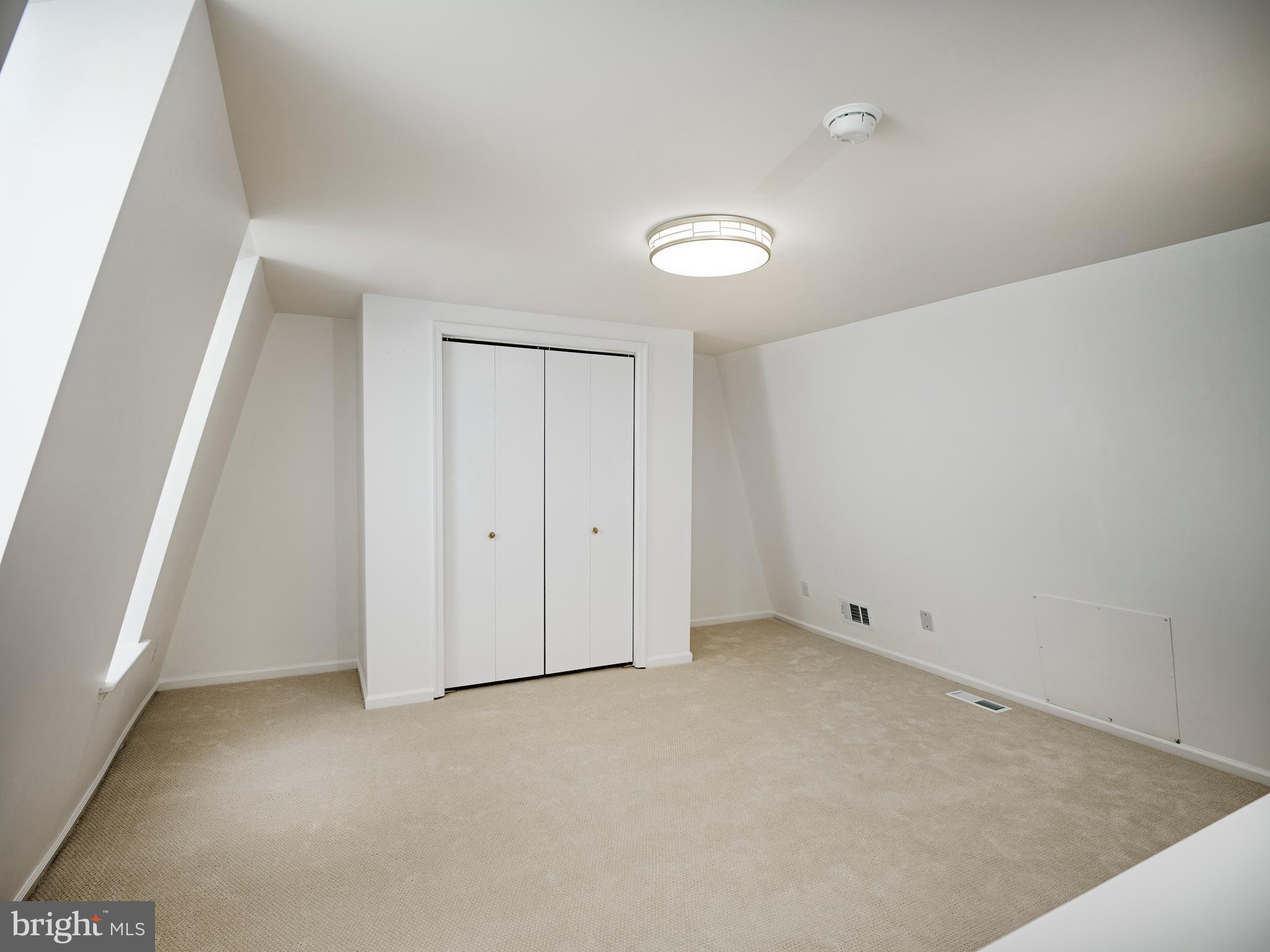 WALNUT HILL - Residential